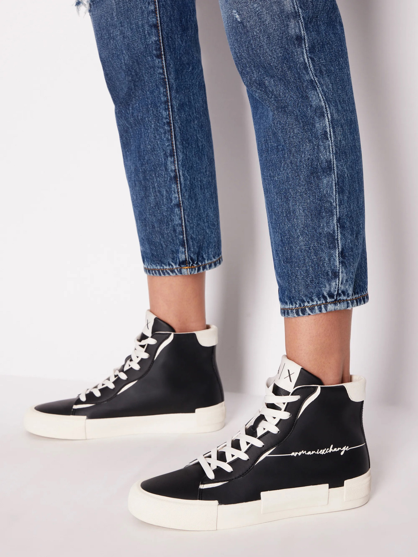 Зауженные джинсы Armani Exchange J51 модель 6RYJ51-Y12AZ-1500 Фото