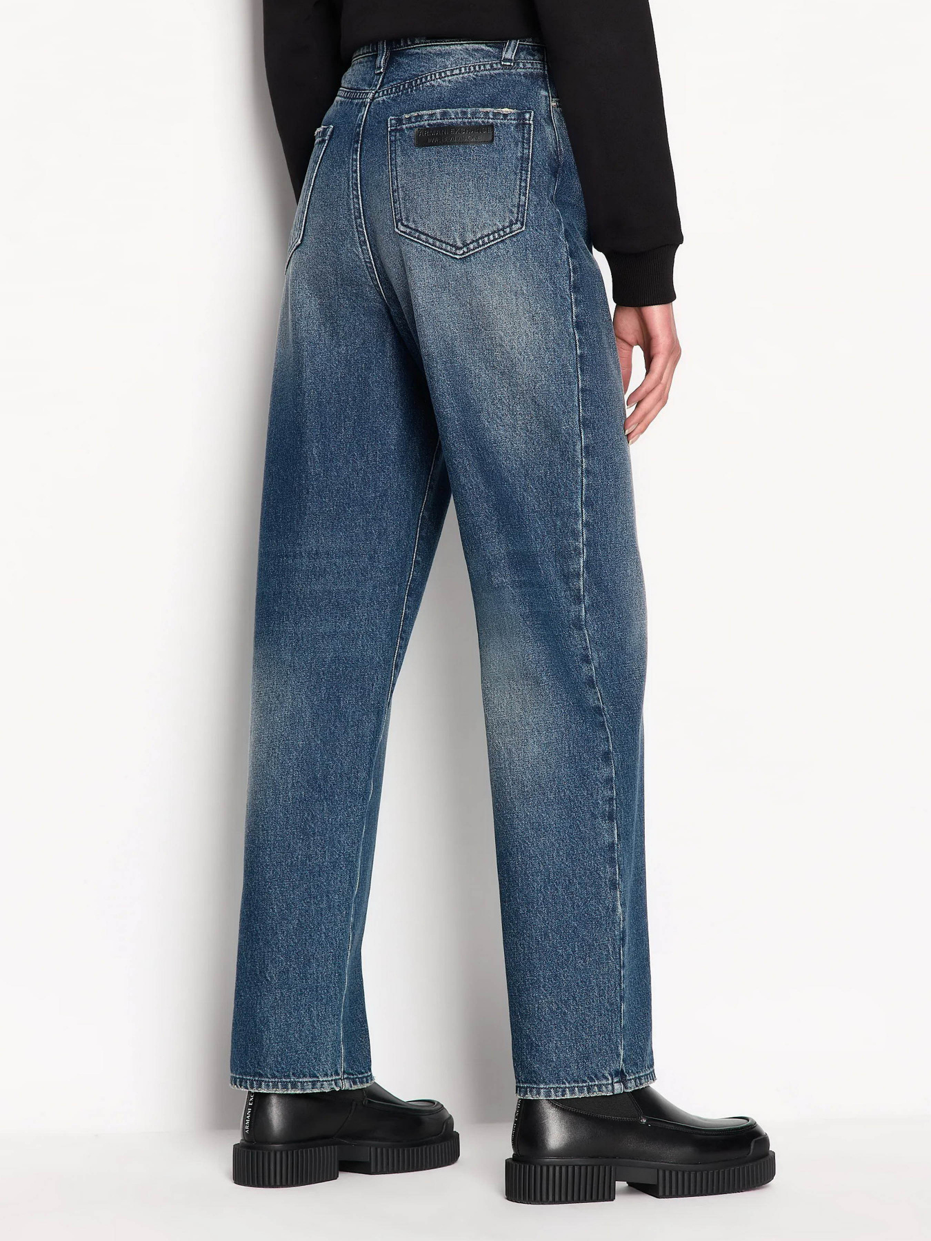 Джинсы мом Armani Exchange Straight-leg high-waisted J83 модель 6RYJ83-Y11EZ-1500 Фото
