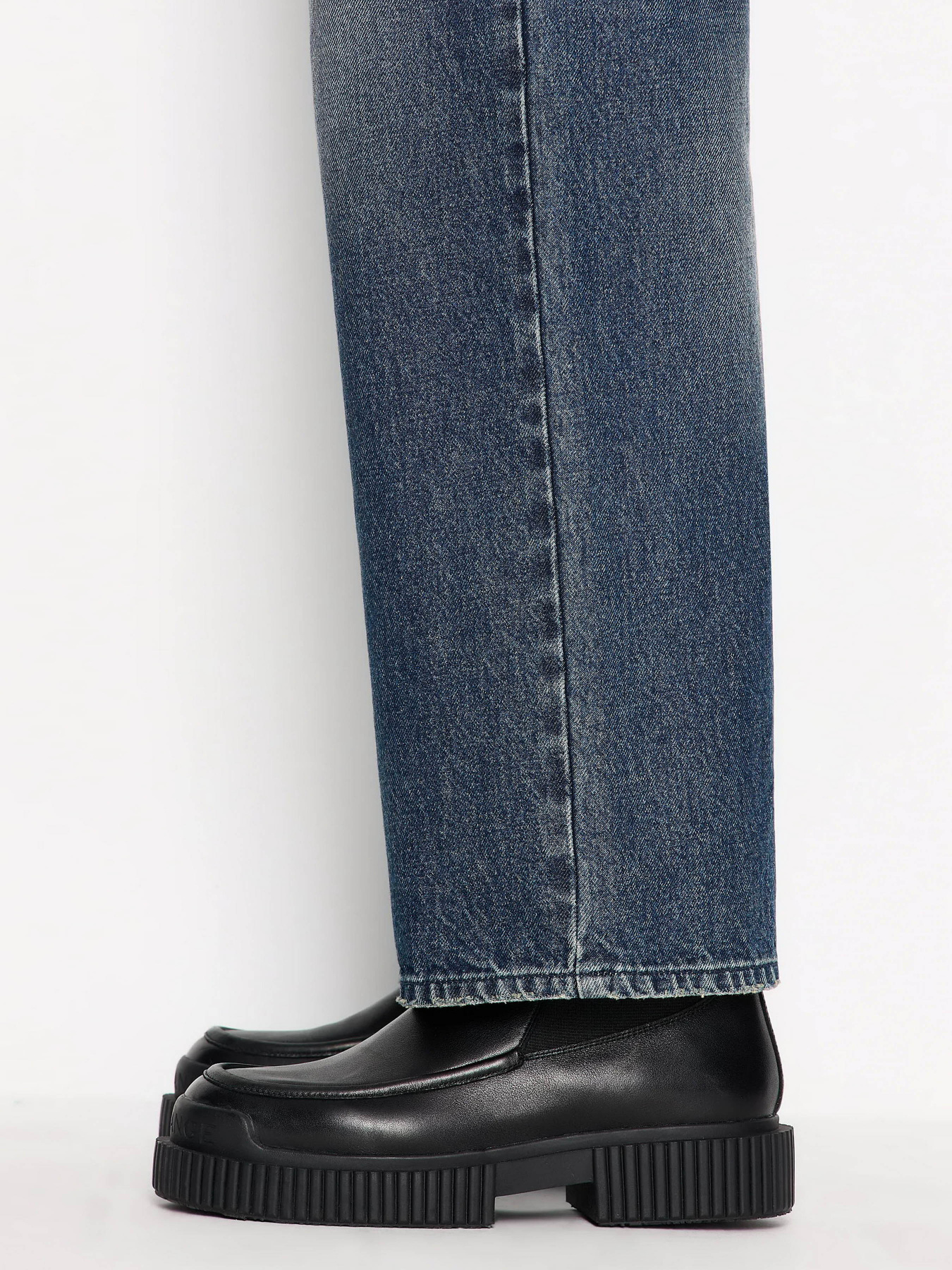 Джинсы мом Armani Exchange Straight-leg high-waisted J83 модель 6RYJ83-Y11EZ-1500 Фото