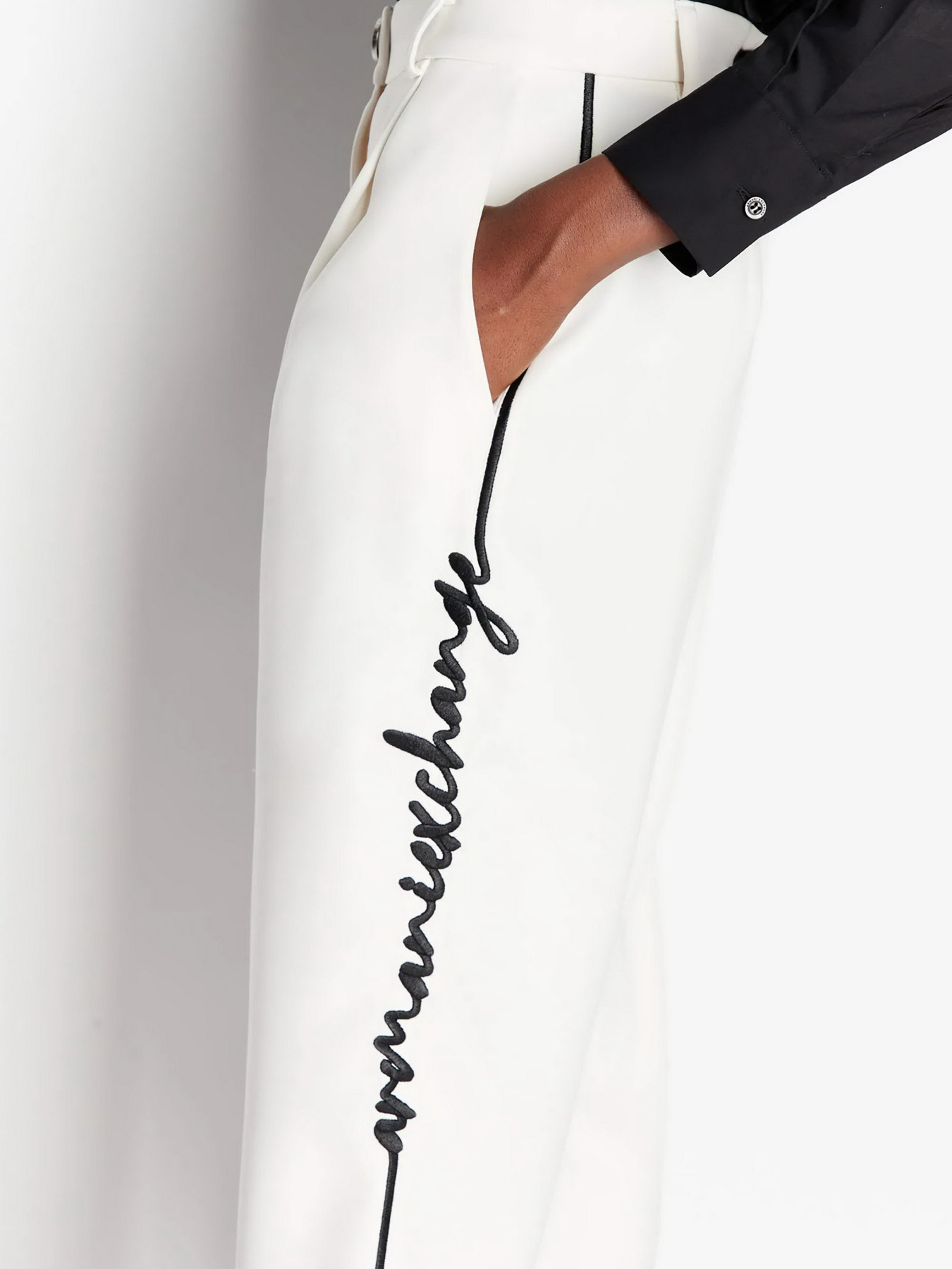 Повседневные штаны Armani Exchange модель 6RYP05-YN4LZ-1130 Повседневные штаны Armani Exchange модель 6RYP05-YN4LZ-1130 Фото