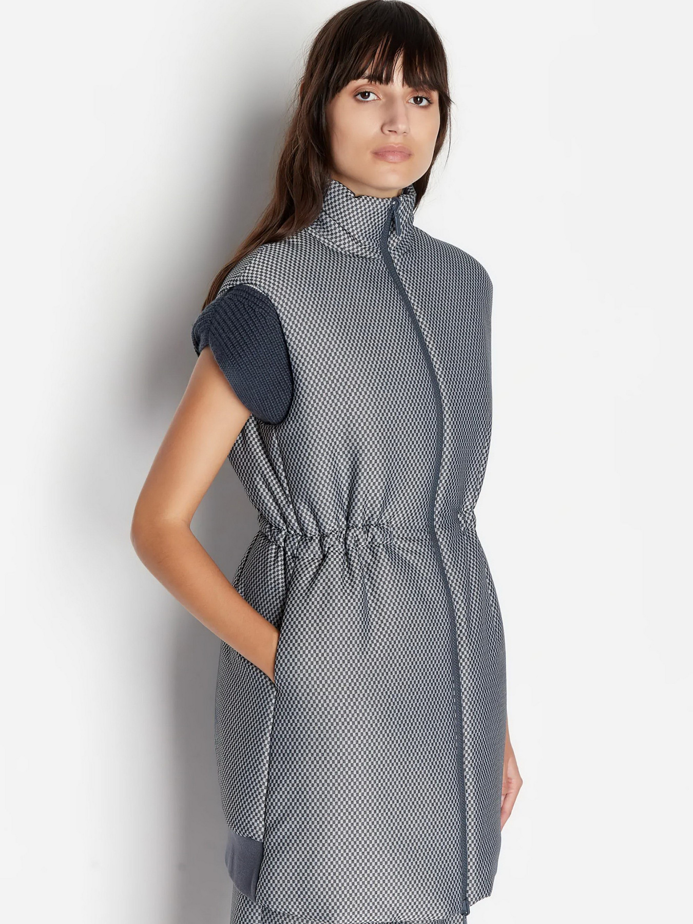 Утеплений жилет Armani Exchange модель 6RYQ34-YN6MZ-25ES Утеплений жилет Armani Exchange модель 6RYQ34-YN6MZ-25ES Фото