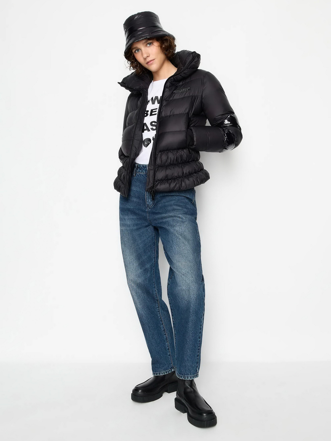 Футболка Armani Exchange модель 6RYT10-YJ3RZ-1000 Футболка Armani Exchange модель 6RYT10-YJ3RZ-1000 Фото