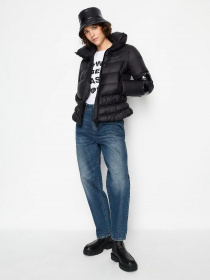 Футболка Armani Exchange модель 6RYT10-YJ3RZ-1000 Футболка Armani Exchange модель 6RYT10-YJ3RZ-1000 Фото