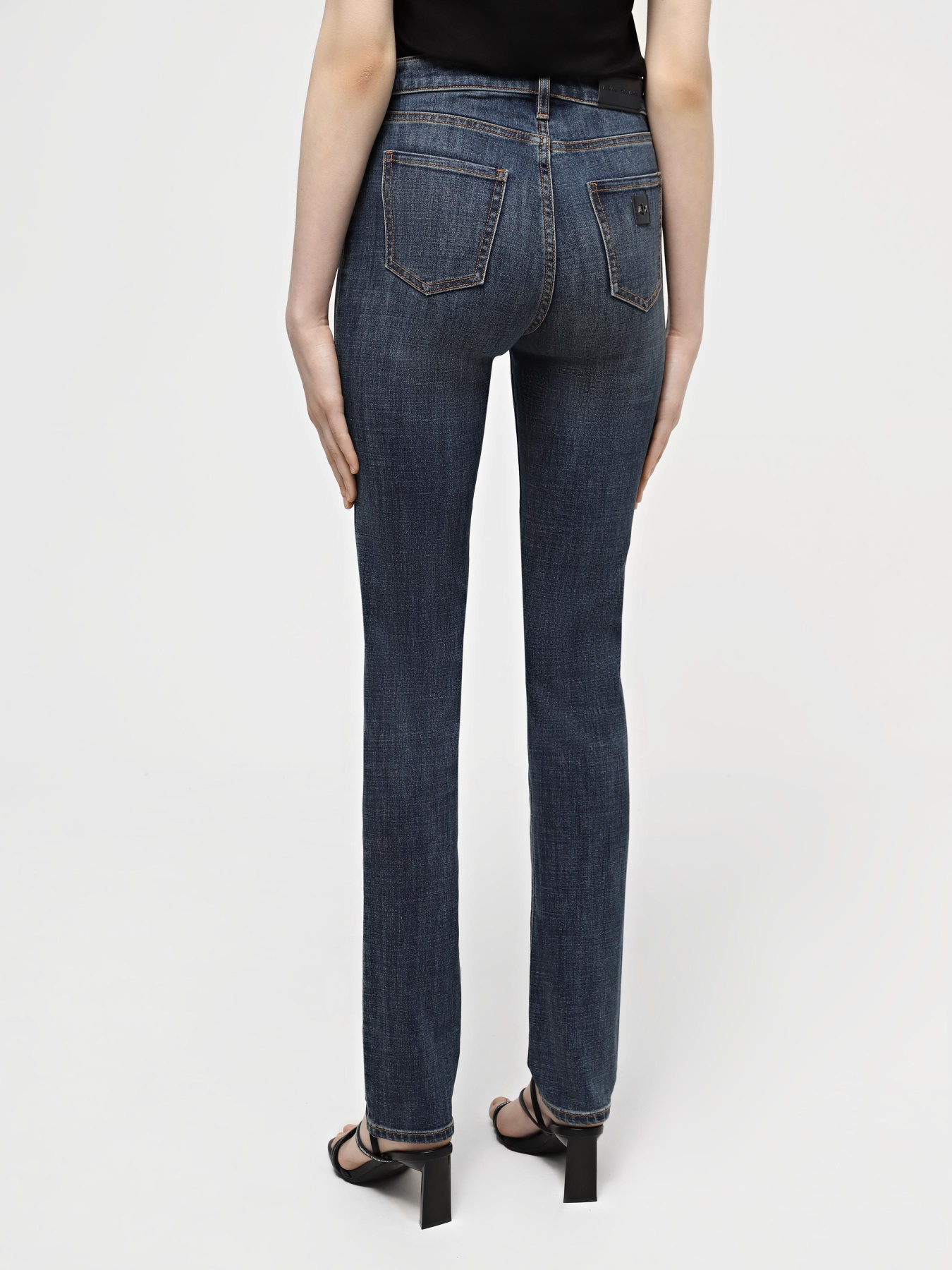 Зауженные джинсы Armani Exchange J45 модель 8NYJ45-Y2H3Z-1500 Фото