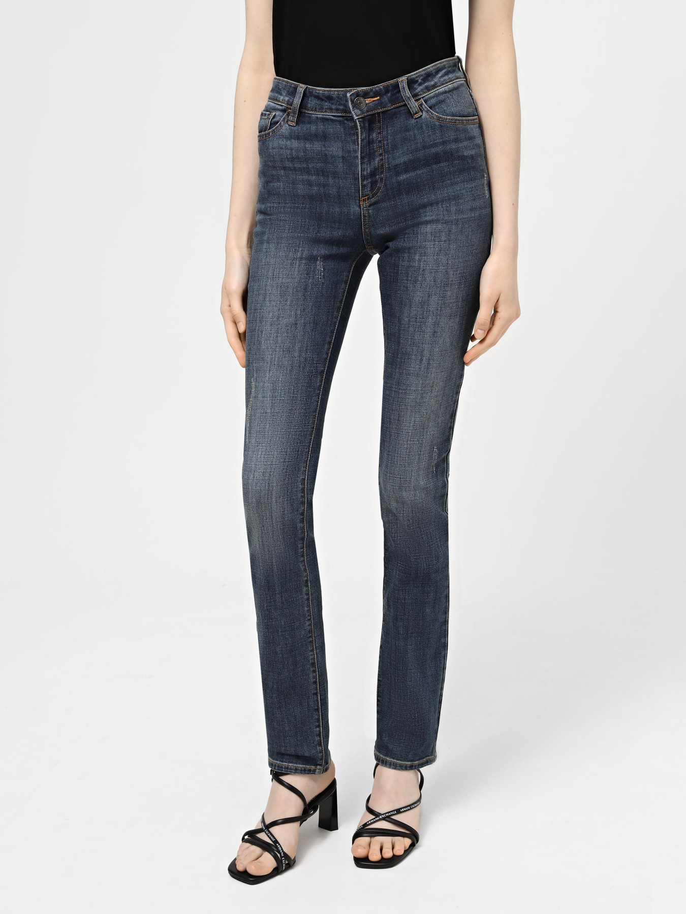 Завужені джинси Armani Exchange J45 модель 8NYJ45-Y2H3Z-1500 Фото