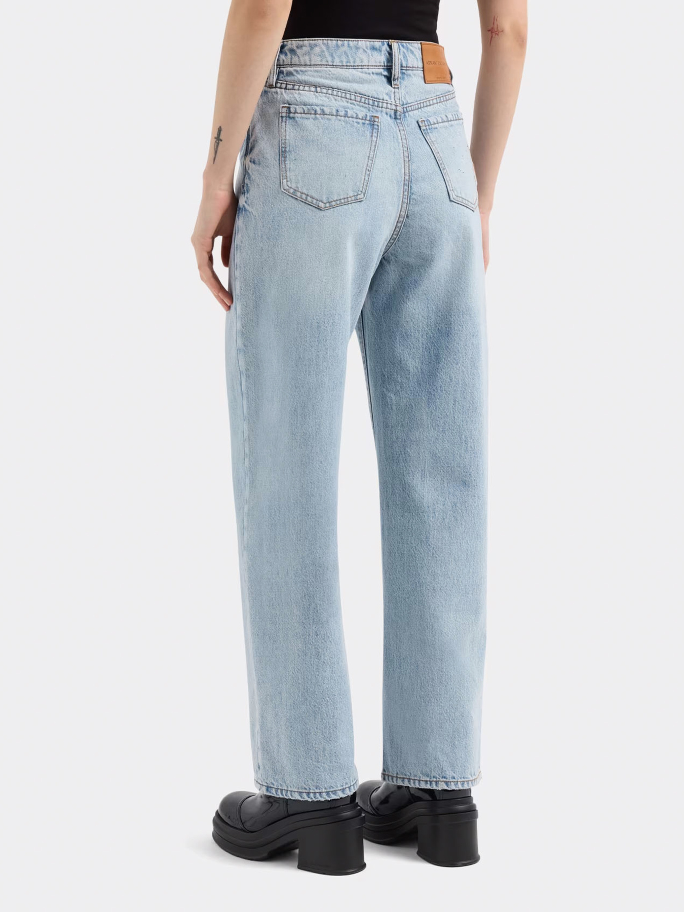 Прямые джинсы Armani Exchange модель XW000100-AF12860-MB001 Прямые джинсы Armani Exchange модель XW000100-AF12860-MB001 Фото