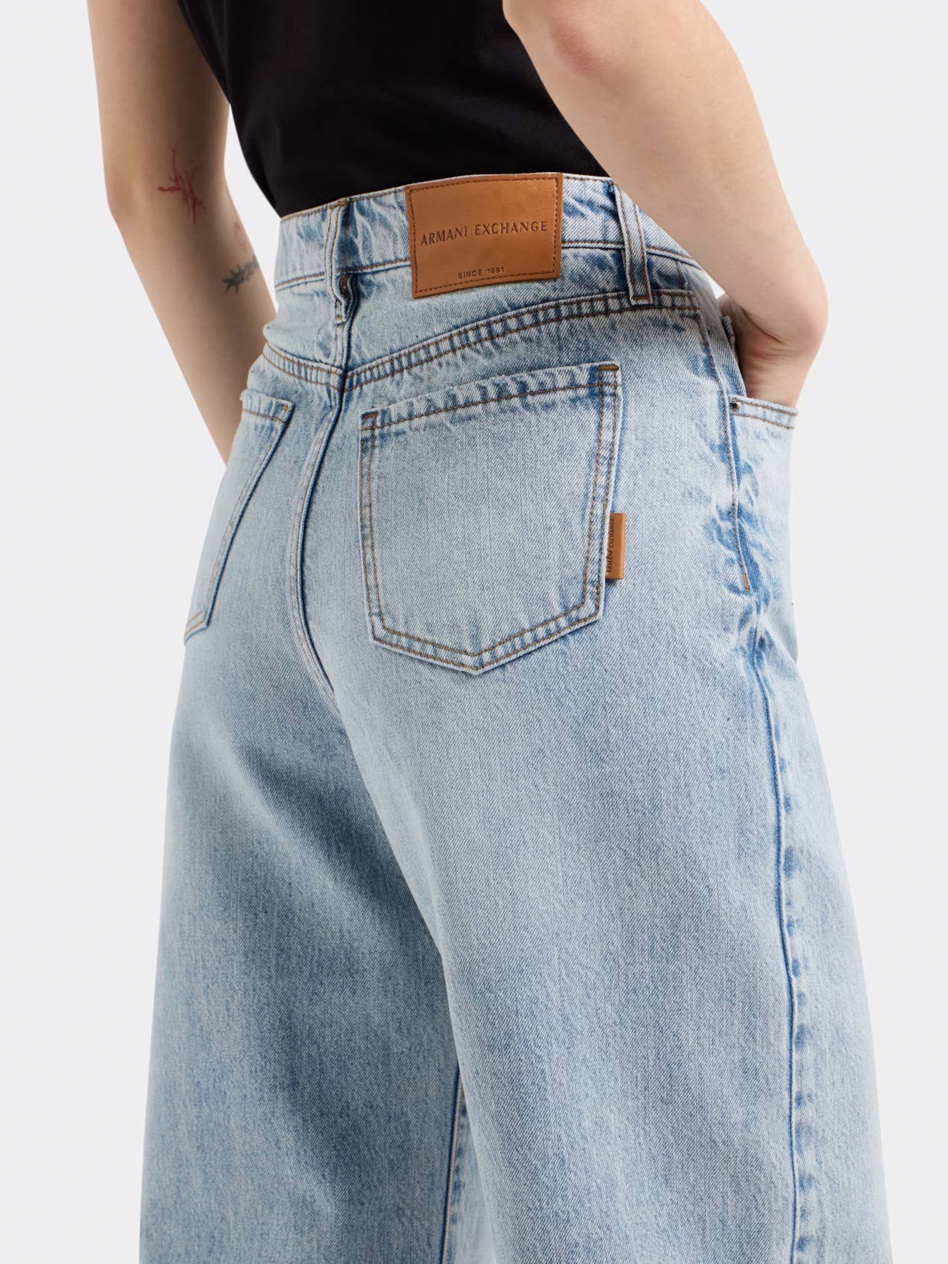 Прямые джинсы Armani Exchange модель XW000100-AF12860-MB001 Прямые джинсы Armani Exchange модель XW000100-AF12860-MB001 Фото