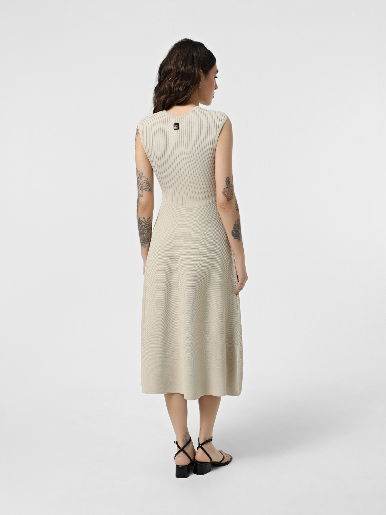 Сукня міді Armani Exchange модель XW000119-AF10352-U1095 Фото