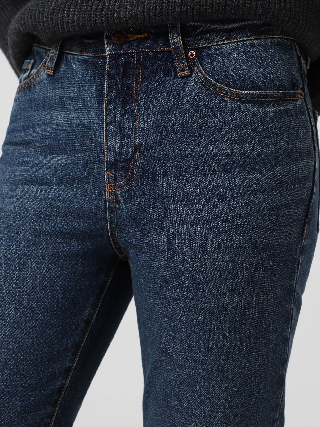 Джинси мом Armani Exchange Модель XW000073-AF16091-MB010 Фото