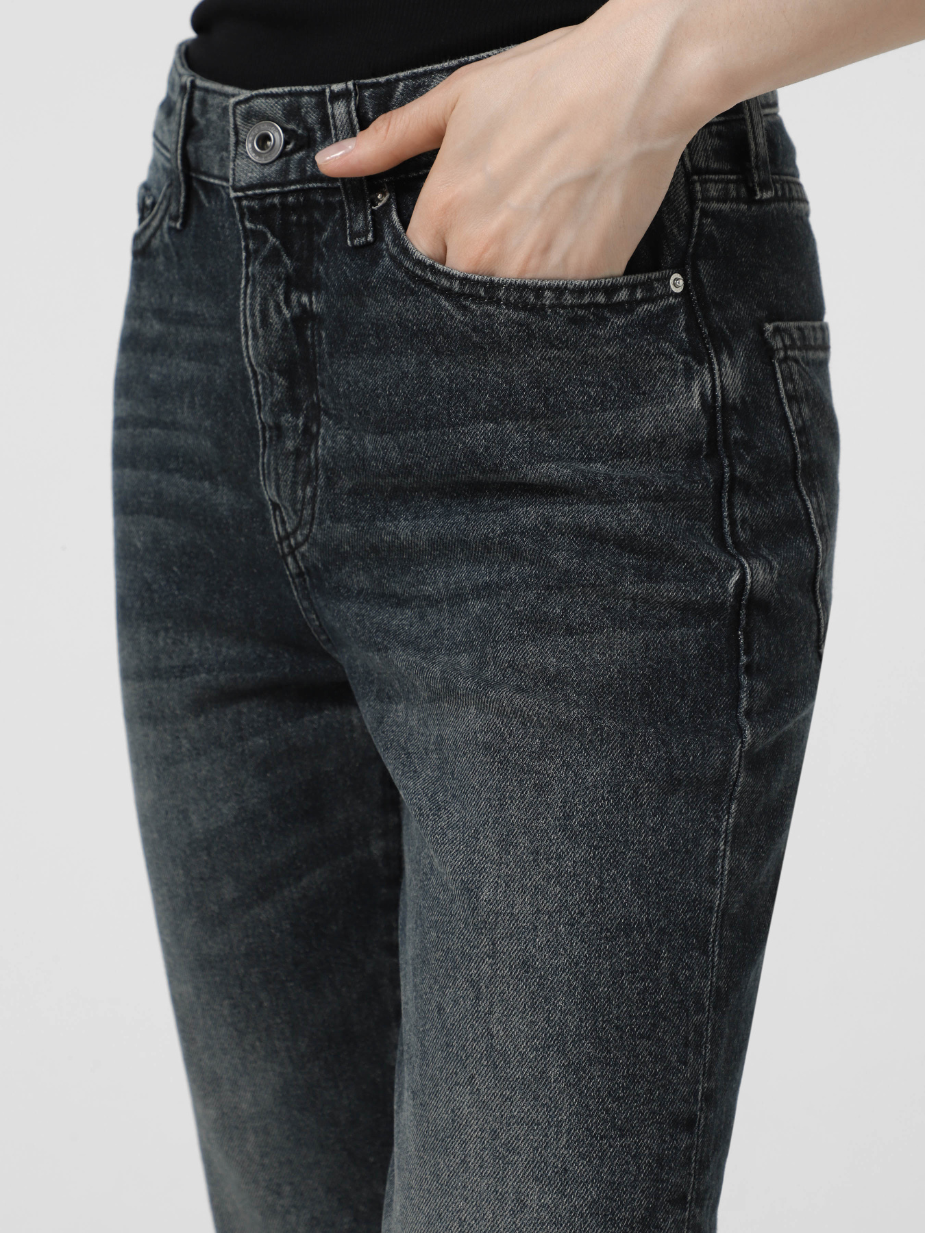 Джинсы мом Armani Exchange модель XW000073-AF16194-MB001 Фото