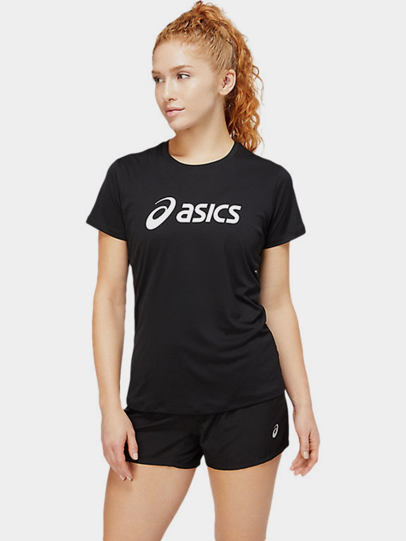 Футболка спортивная Asics Core модель 2012C330-001 Чорний, білий Фото