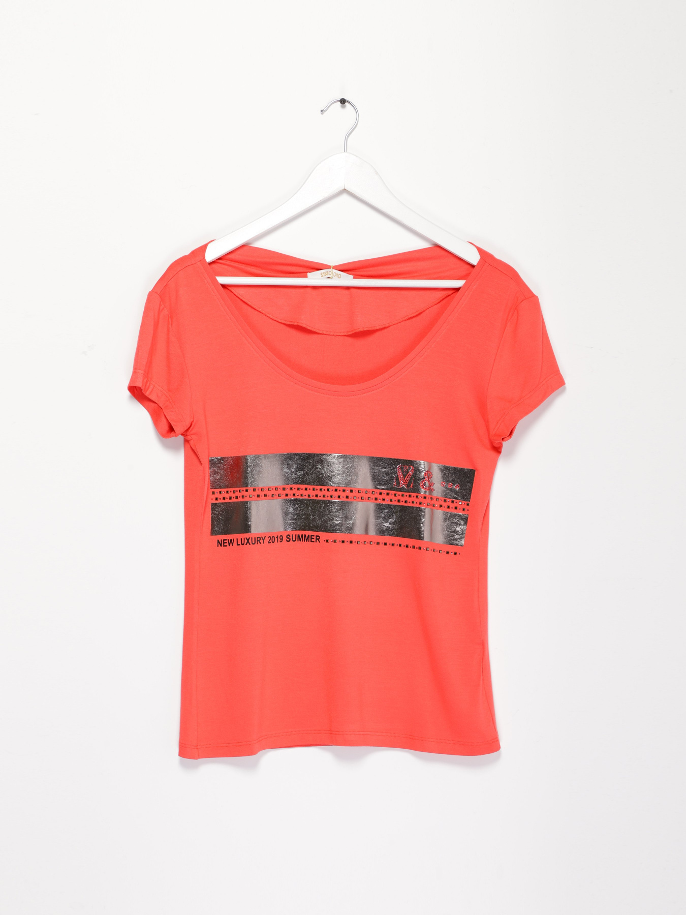 Футболка Sassofono модель A192-SF-305111 ЯСКРАВО КОРАЛОВИЙ Фото