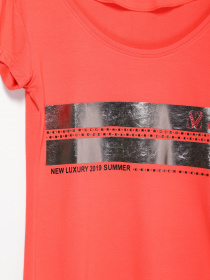 Футболка Sassofono модель A192-SF-305111 ЯСКРАВО КОРАЛОВИЙ Фото