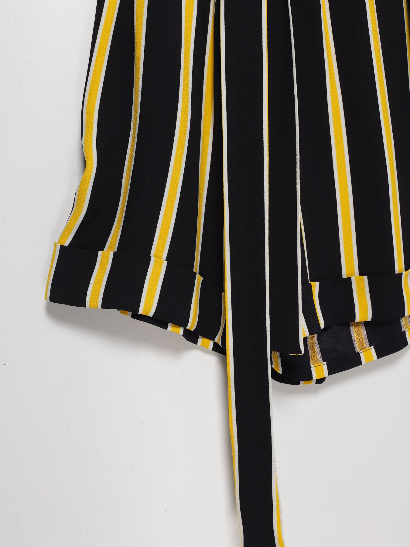 Повсякденні шорти Sassofono модель A202-SF-47200-1 Чорний-Жовтий Фото