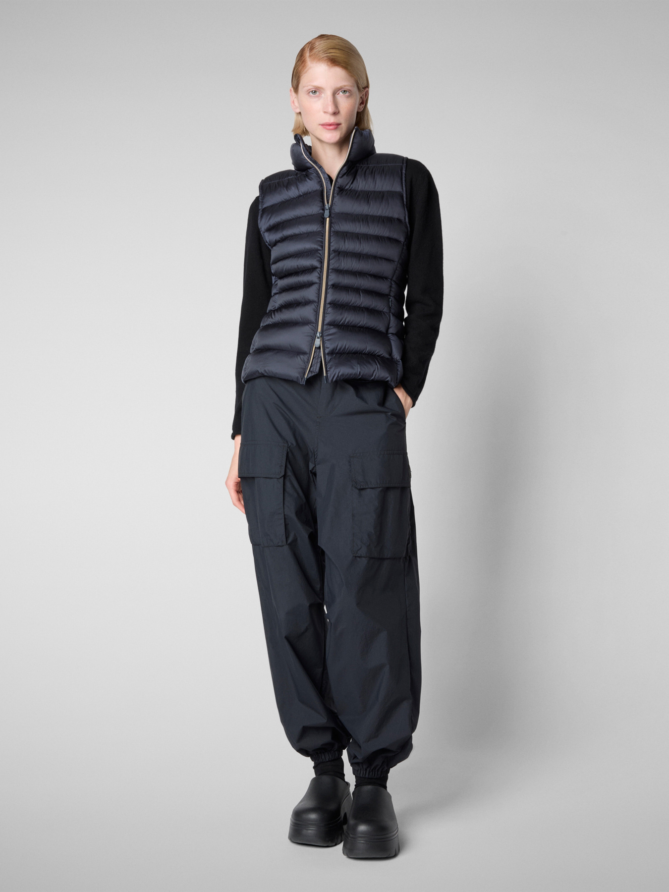 Утеплений жилет Save the duck Lynn модель D88490W LYNN-IRIS19-90010 Утеплений жилет Save the duck Lynn модель D88490W LYNN-IRIS19-90010 Фото