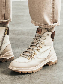 Ботинки PIKOLINOS модель W2C-8778C2-MARFIL Фото