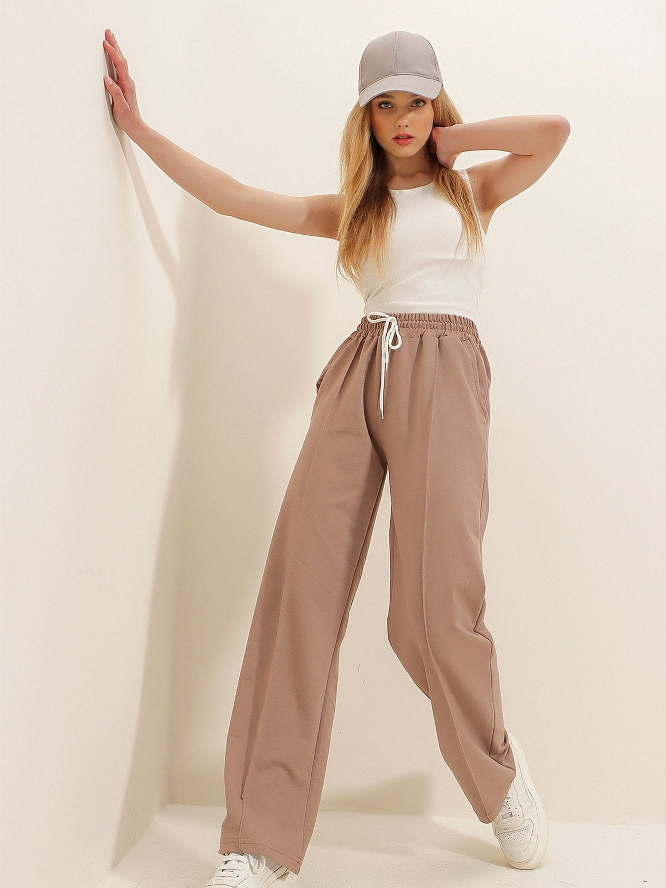 Повсякденні штани Trend Alacati Stili модель ALC-X7957/BISKUVI Фото