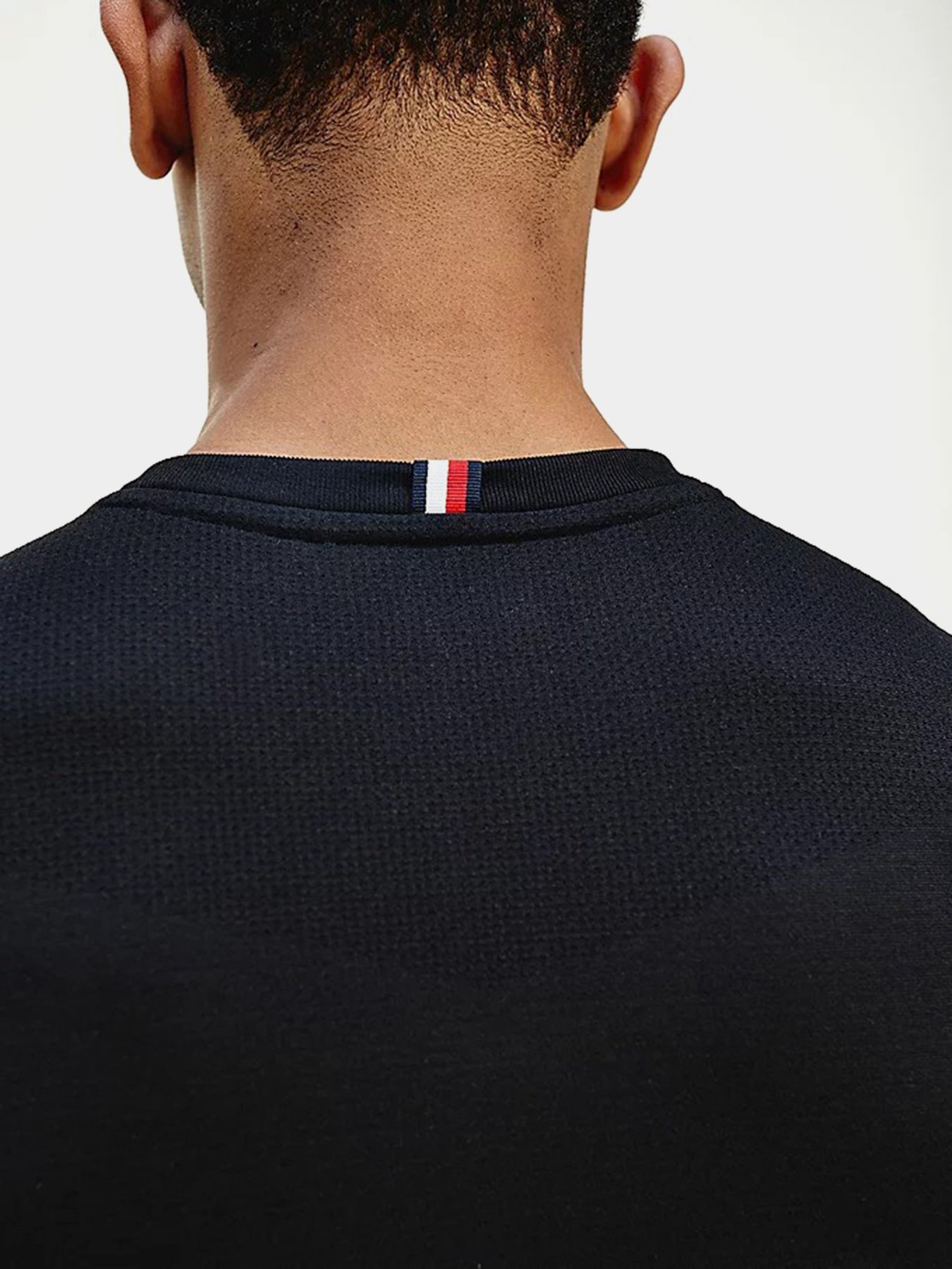 Футболки и поло Tommy Hilfiger модель MW0MW17232-BDS Футболки и поло Tommy Hilfiger модель MW0MW17232-BDS Фото