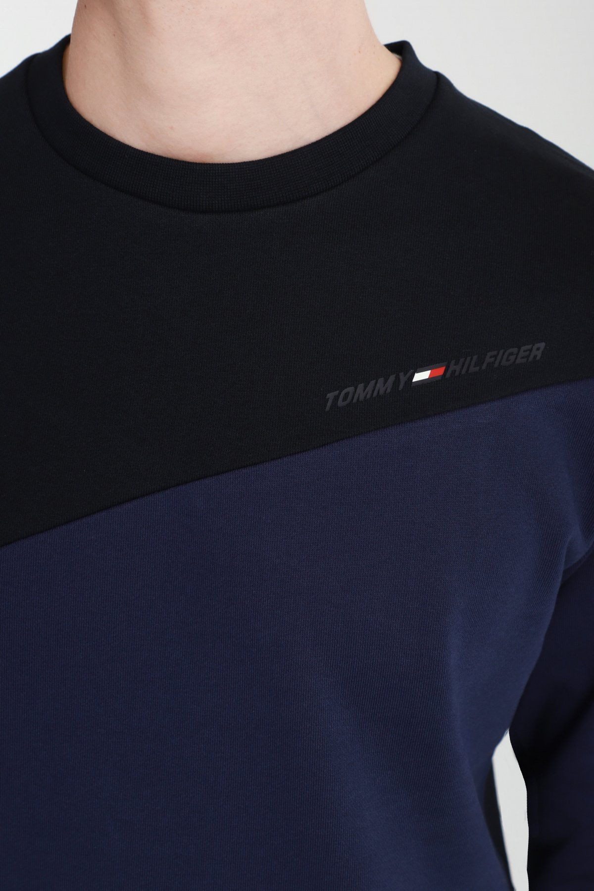 Свитшот Tommy Hilfiger модель MW0MW17278-DY4 Фото