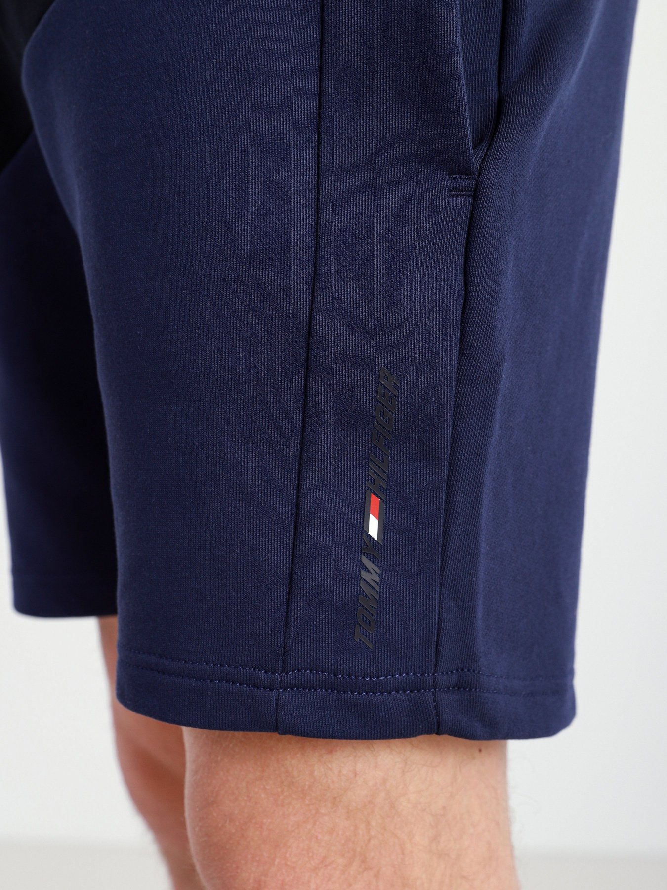 Шорты Tommy Hilfiger модель MW0MW17333-DY4 Фото