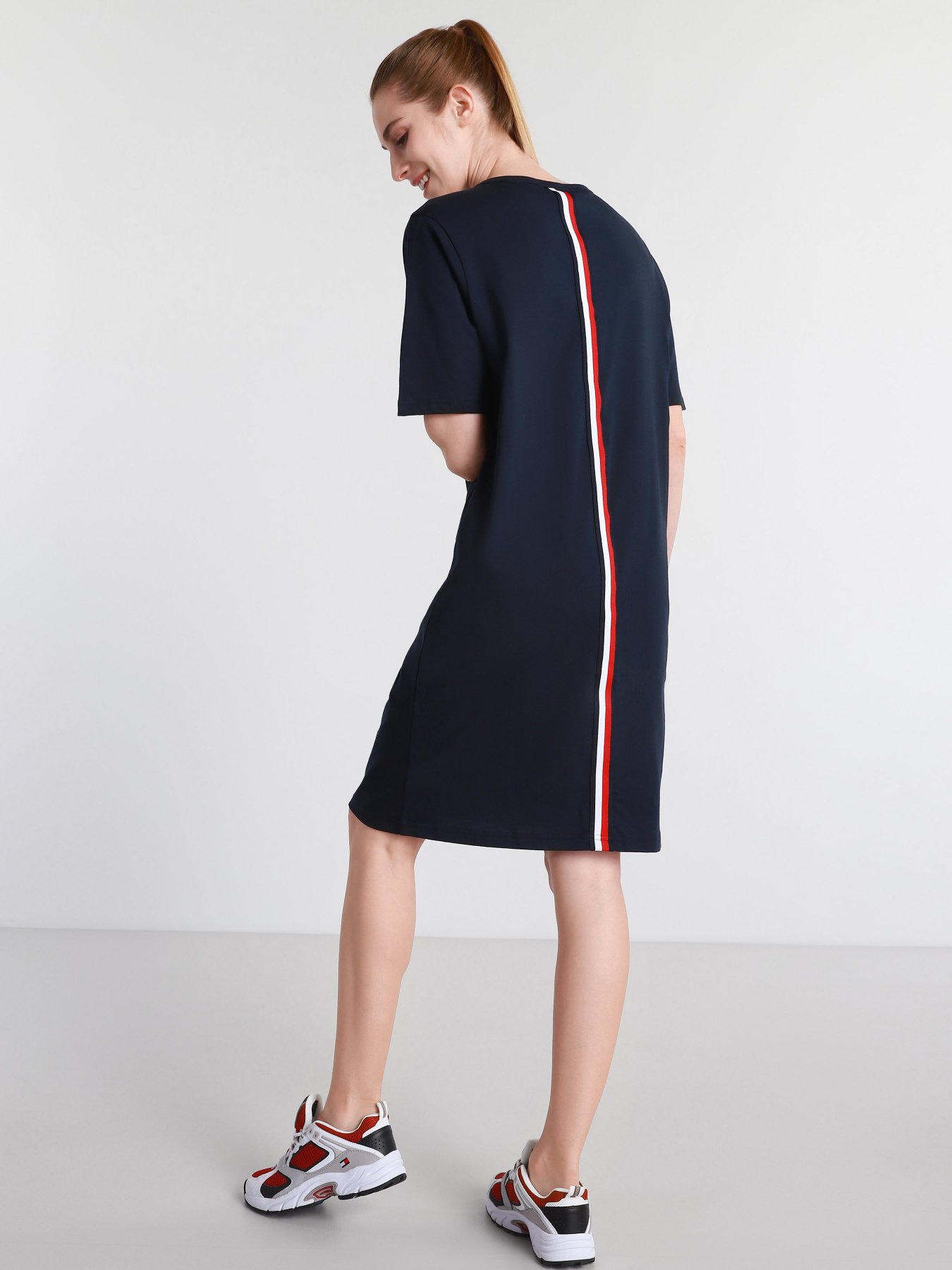 Платья Tommy Hilfiger модель WW0WW30371-DW5 Фото