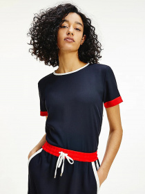 Футболка Tommy Hilfiger модель WW0WW30638-0YD Футболка Tommy Hilfiger модель WW0WW30638-0YD Фото