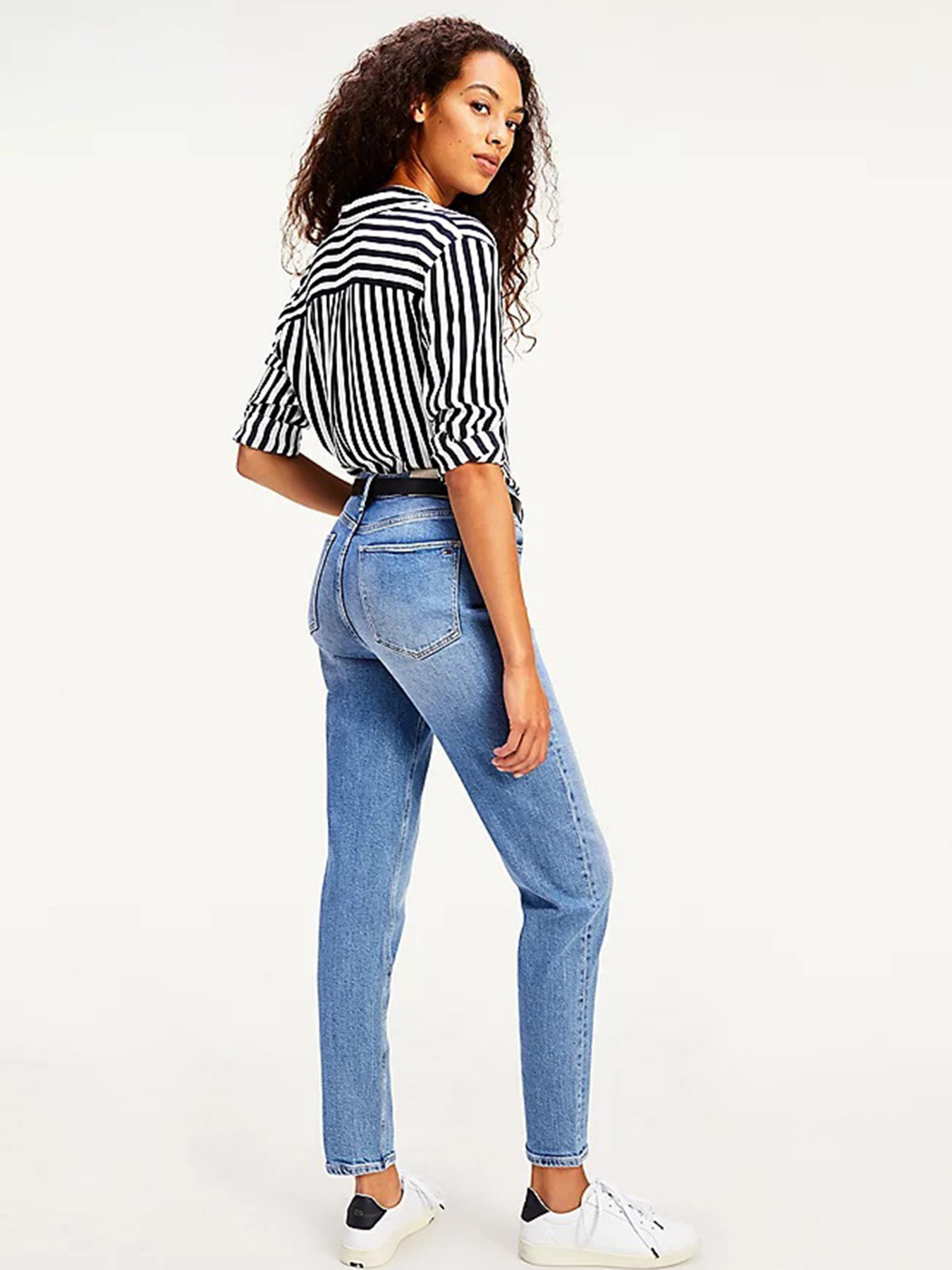 Джинси мом Tommy Hilfiger MOM GRAMERCY модель WW0WW30815-1A6 Фото