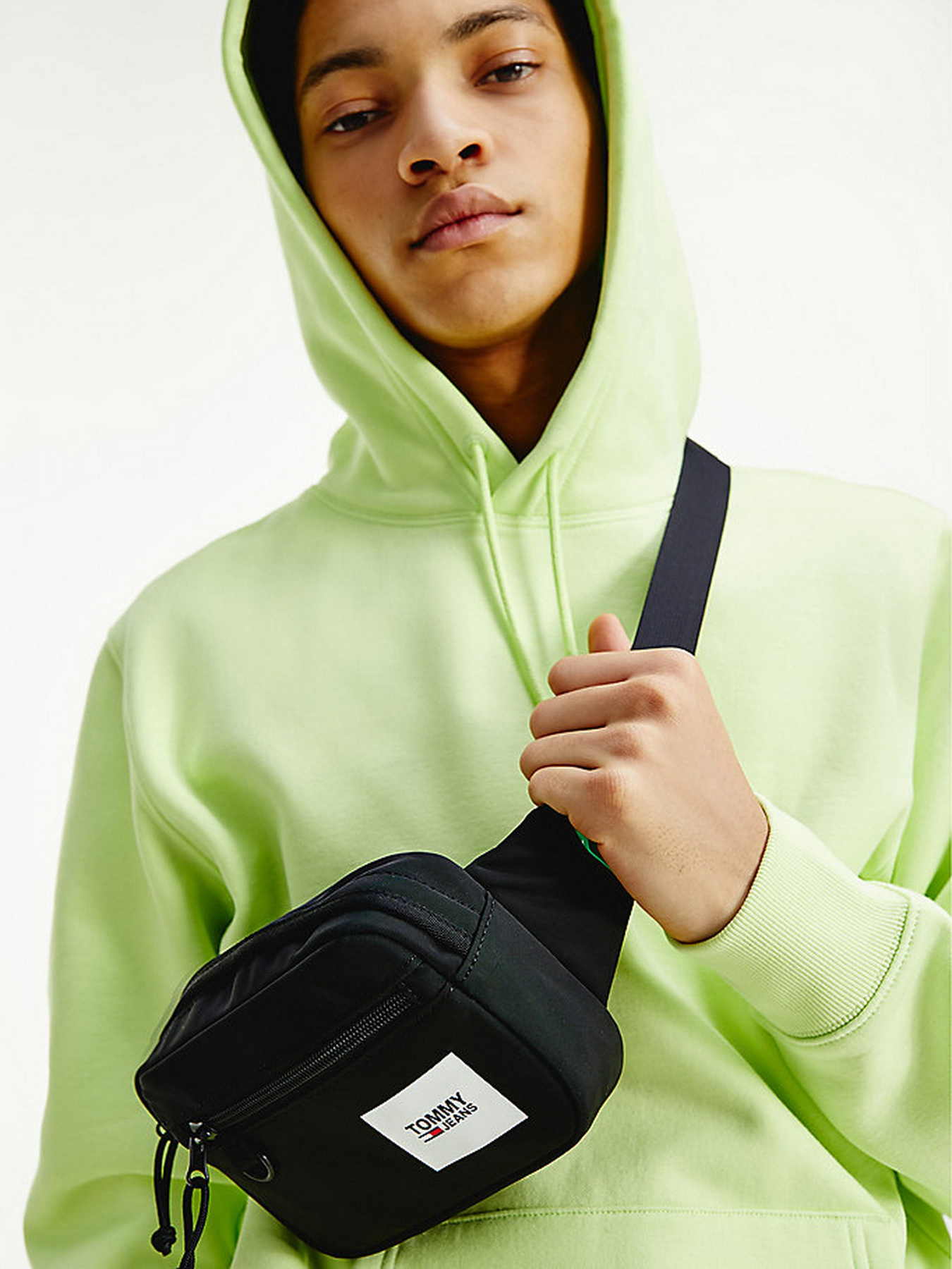 Мессенджер Tommy Hilfiger модель AM0AM07134-BDS Фото