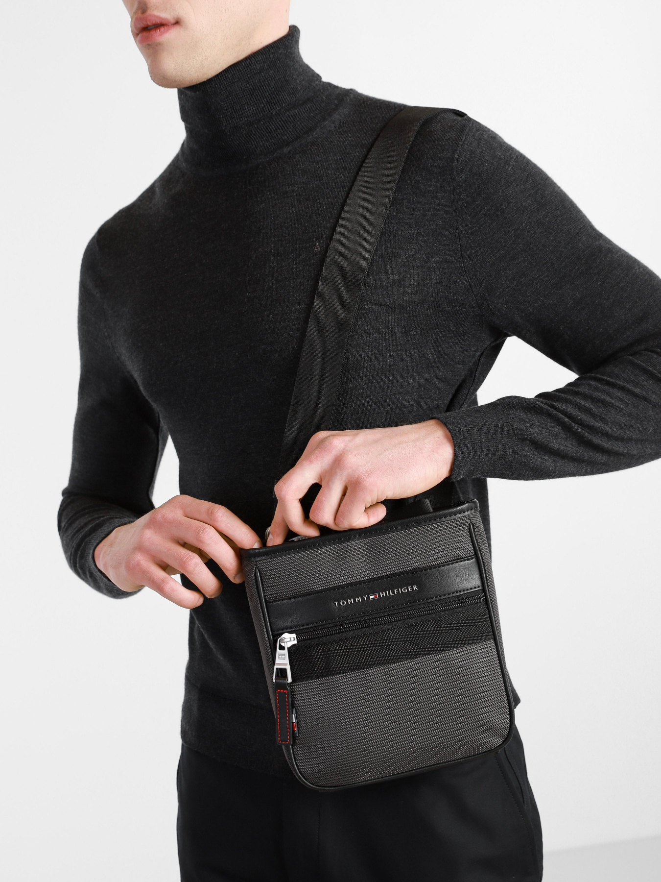 Мессенджер Tommy Hilfiger модель AM0AM07232-PQ8 Фото