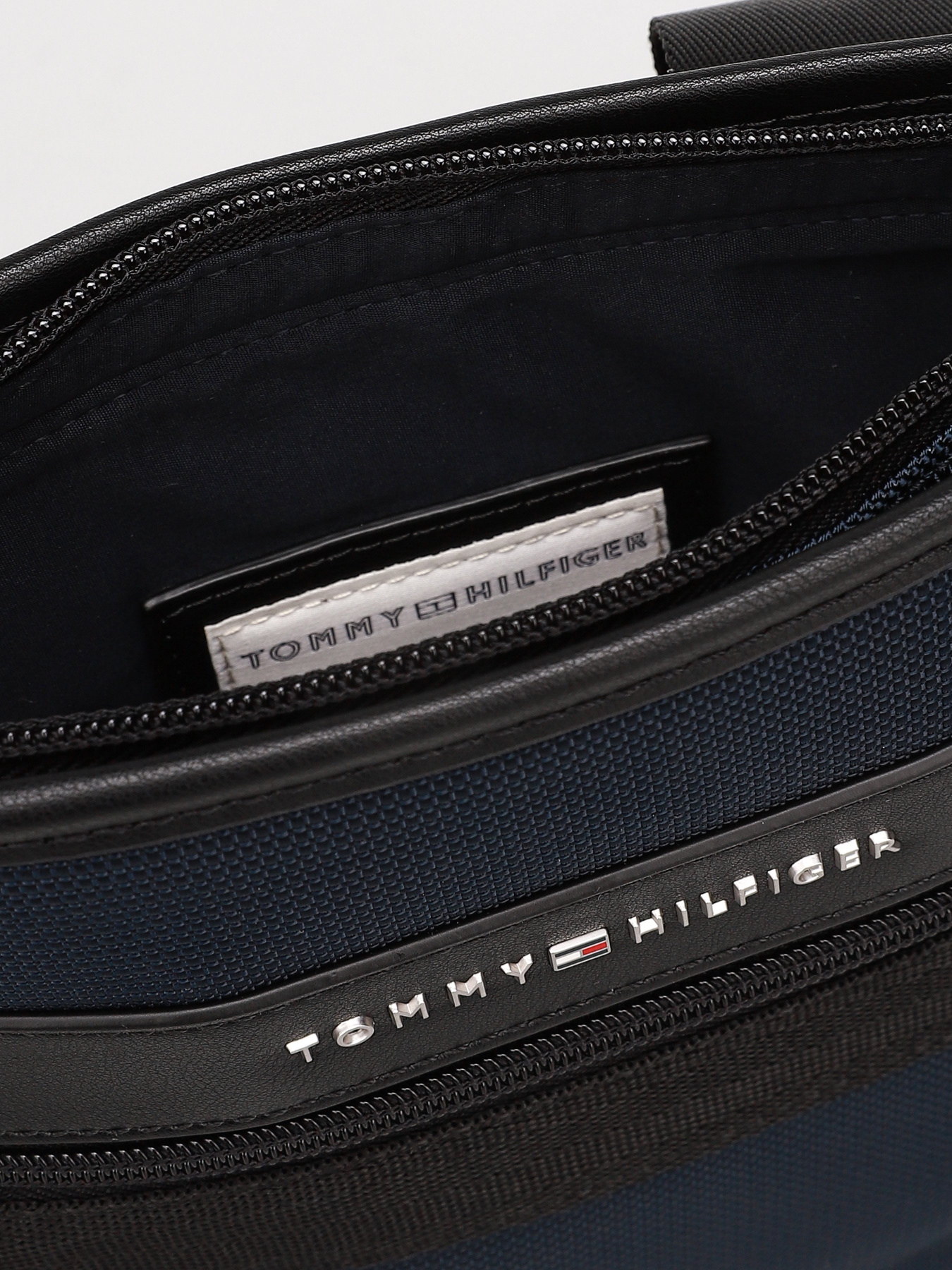 Мессенджер Tommy Hilfiger модель AM0AM07264-DW5 Фото