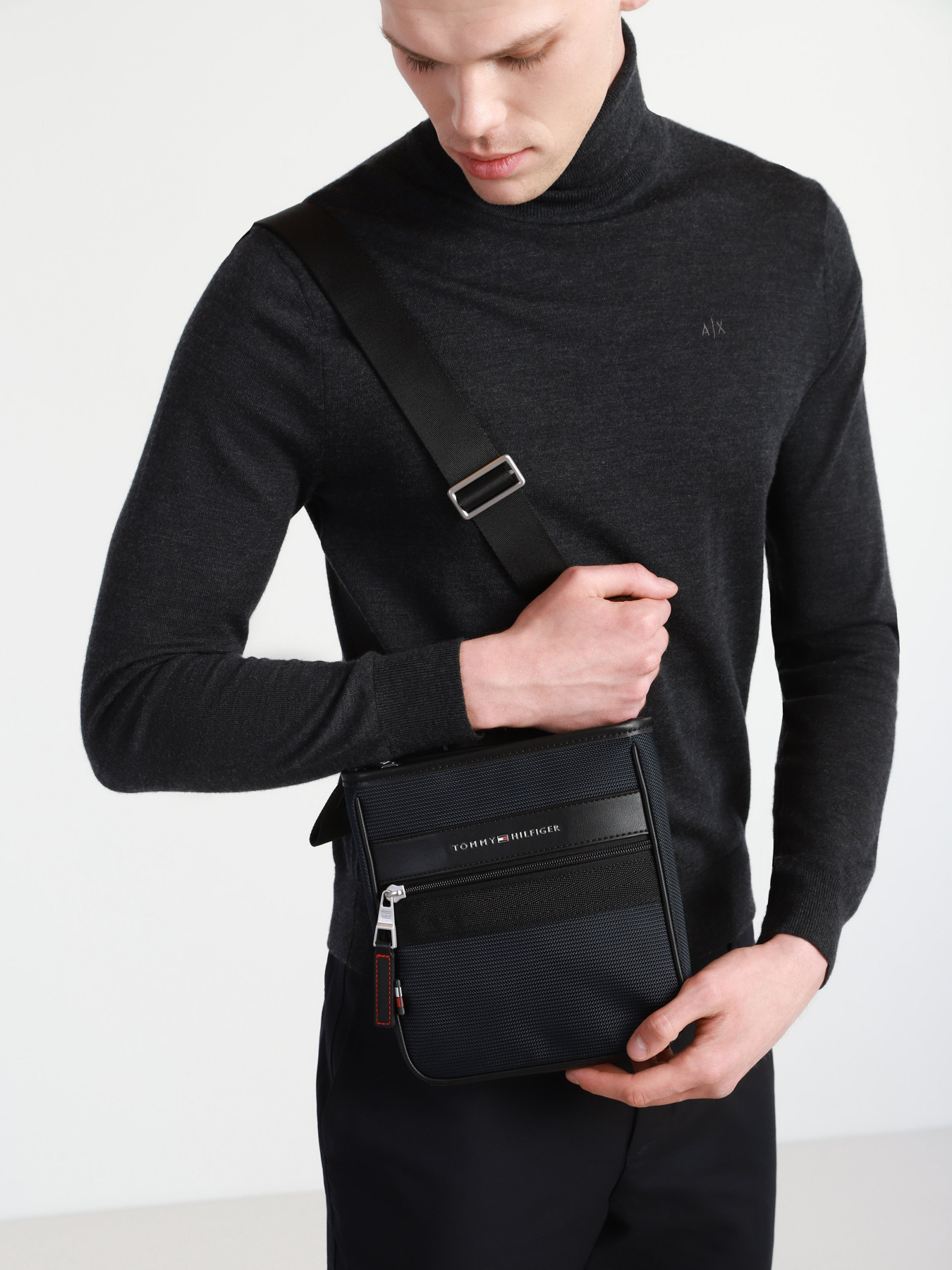 Мессенджер Tommy Hilfiger модель AM0AM07264-DW5 Фото