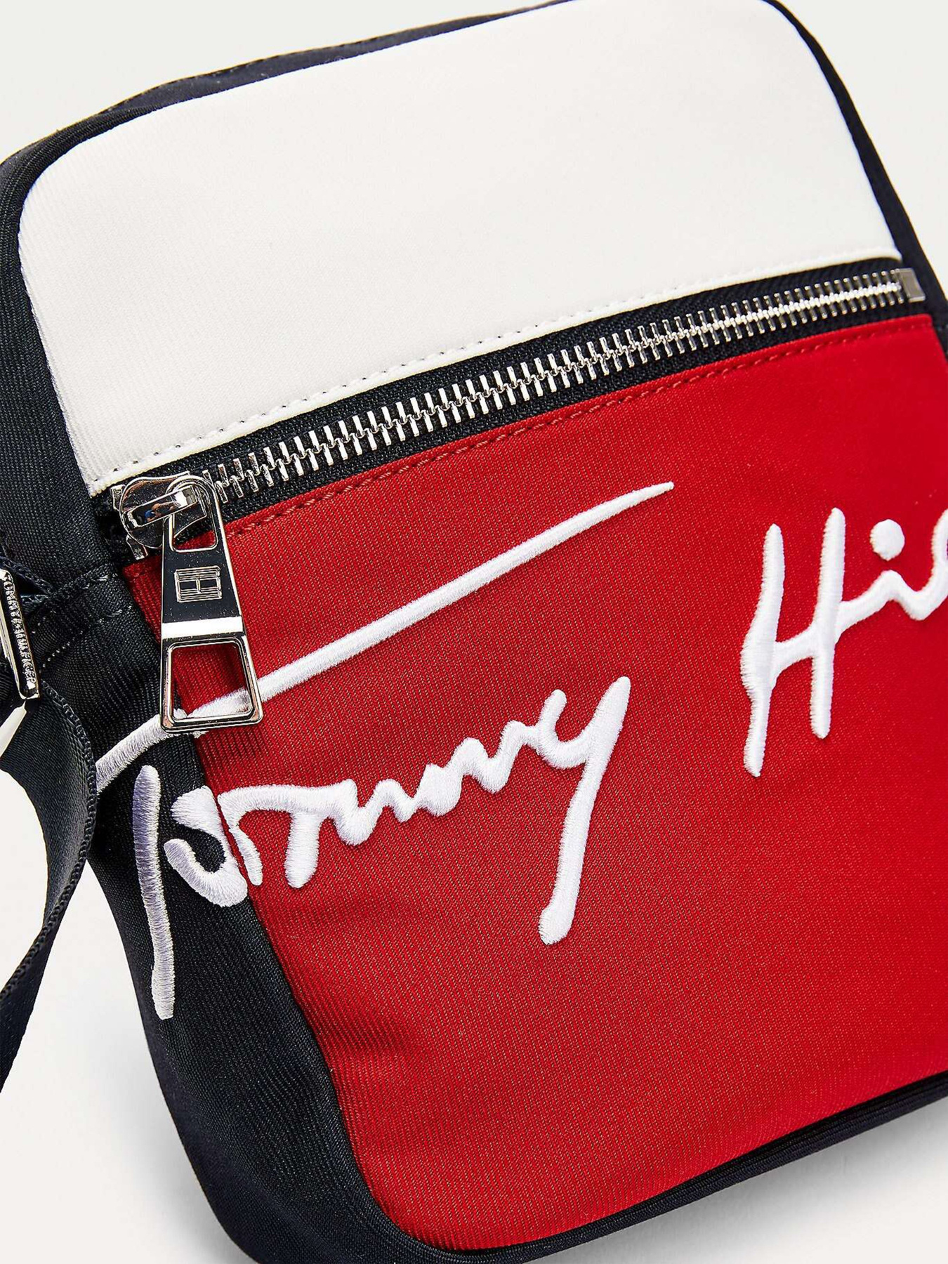 Мессенджер Tommy Hilfiger модель AM0AM07382-DW5 Фото