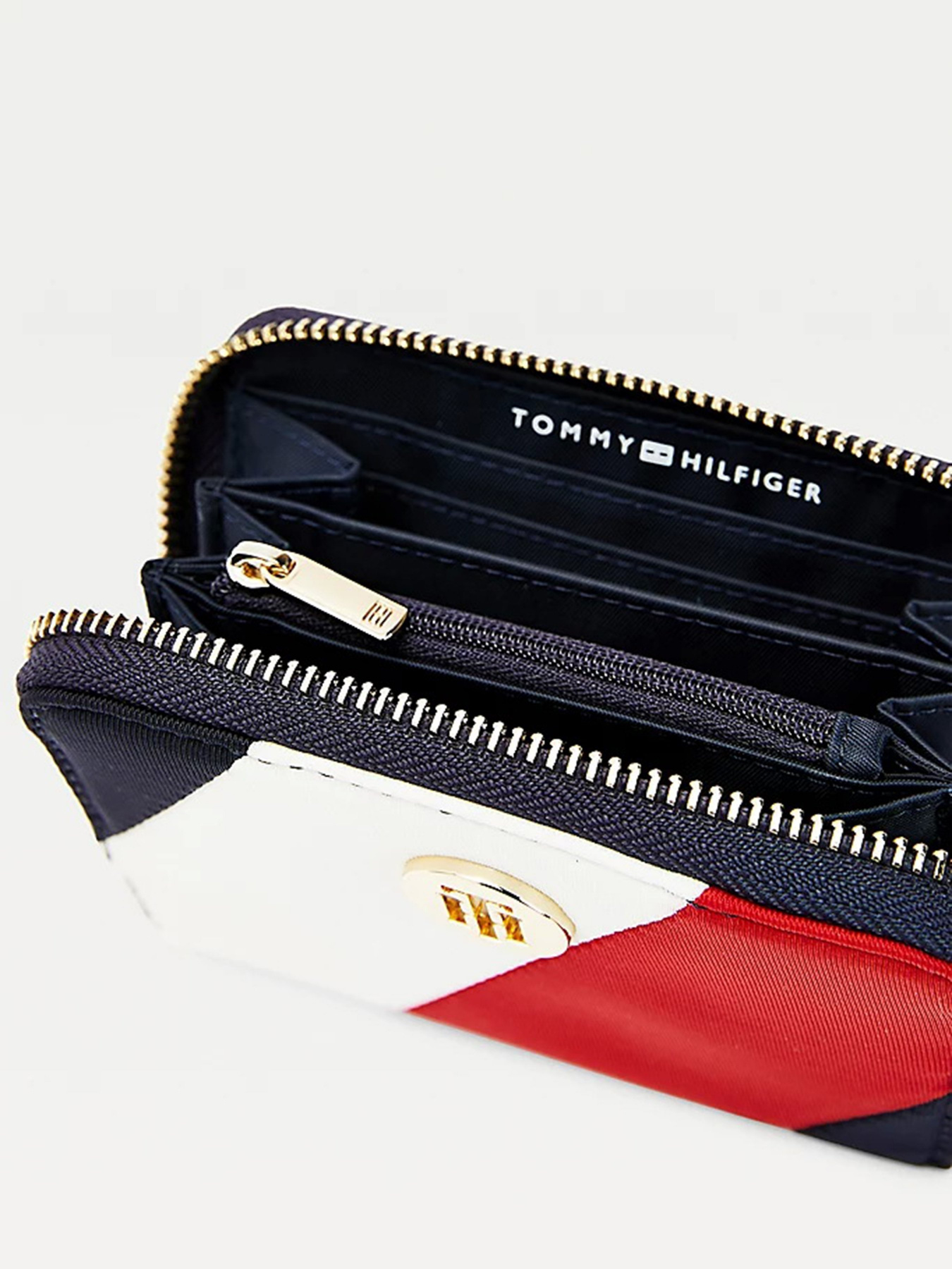 Кошелек Tommy Hilfiger модель AW0AW09540-0GY Фото