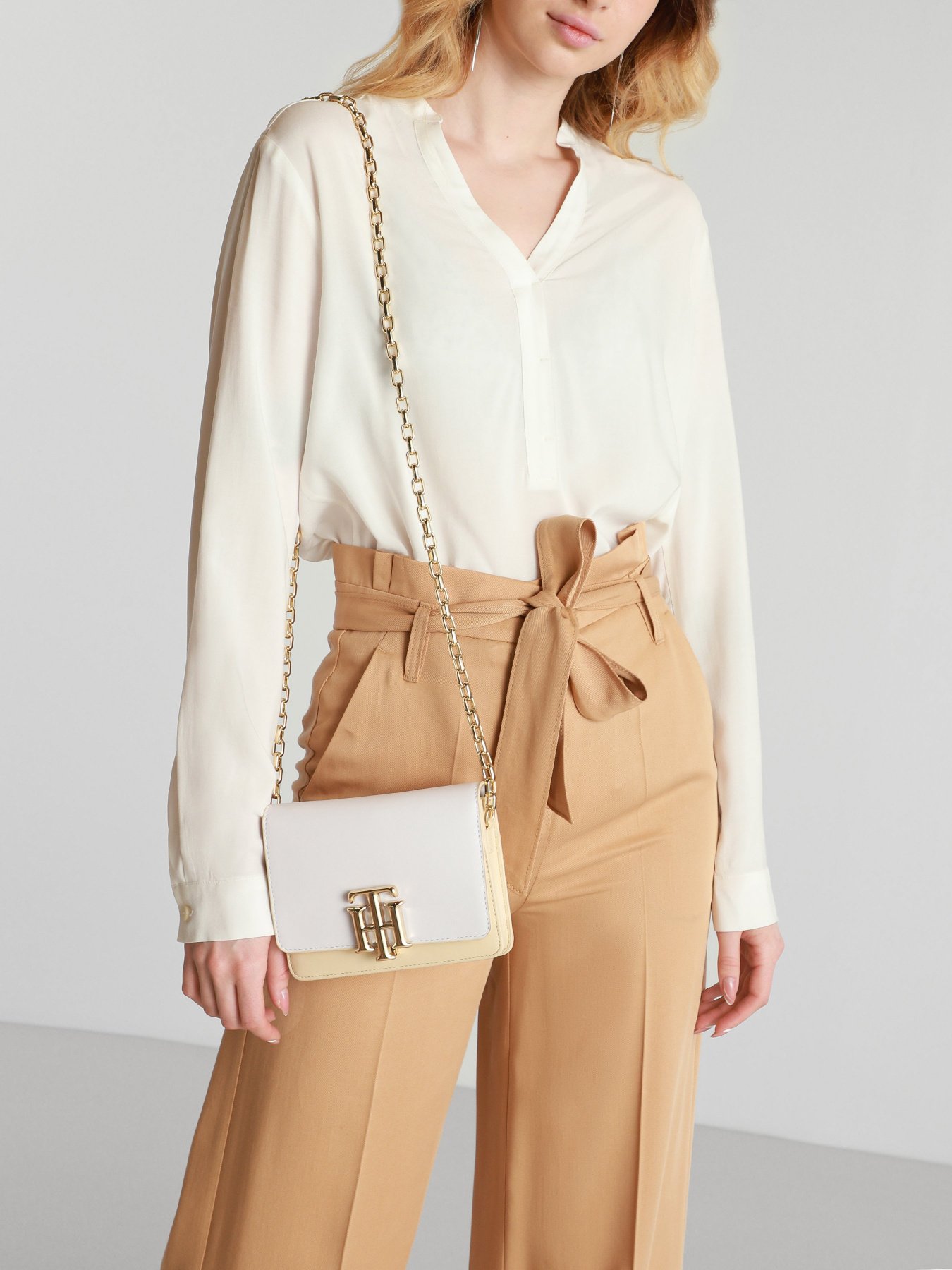 Крос-боді Tommy Hilfiger модель AW0AW09654-ACK Фото