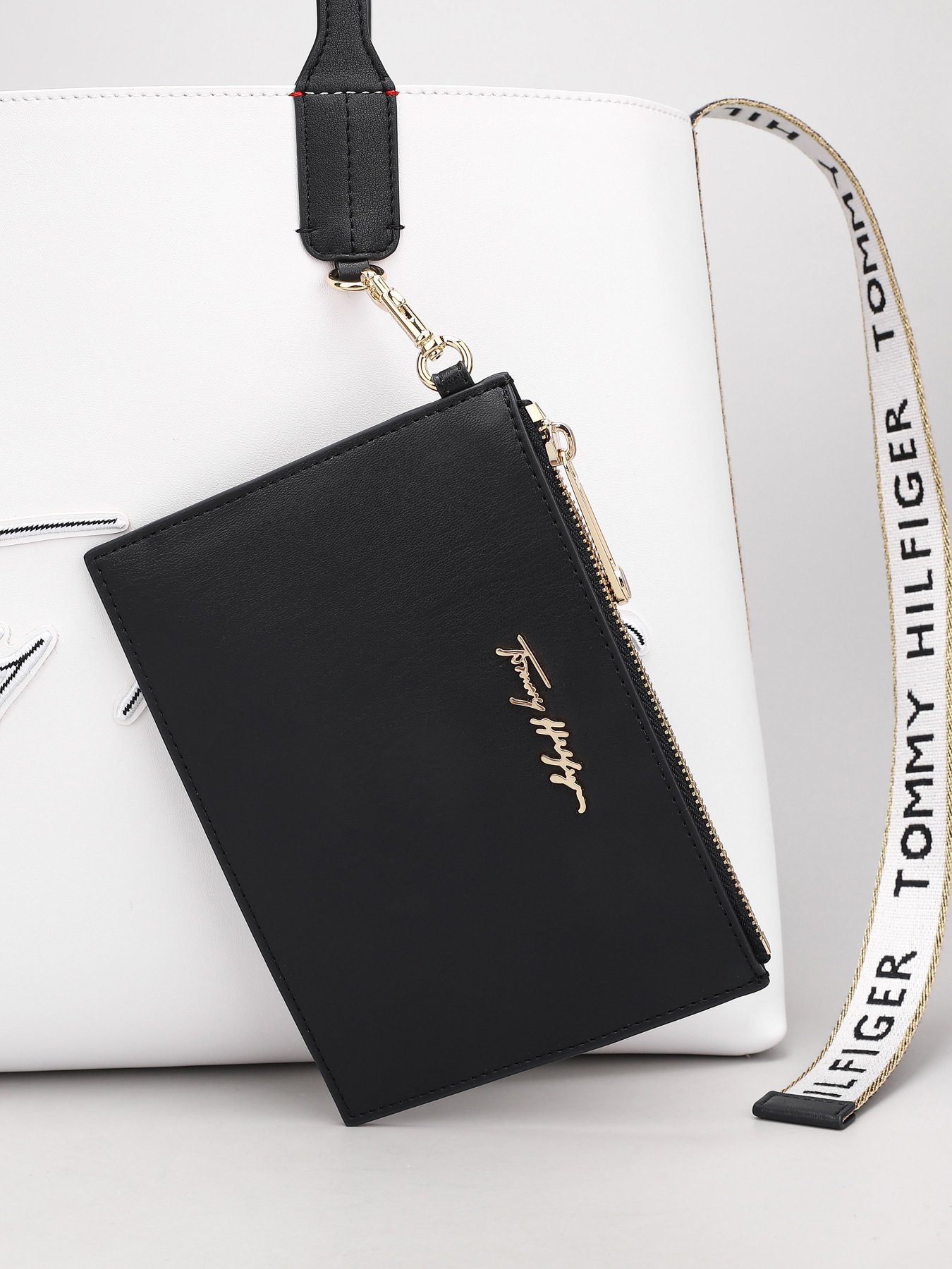 Шопер Tommy Hilfiger модель AW0AW09707-YAF Фото