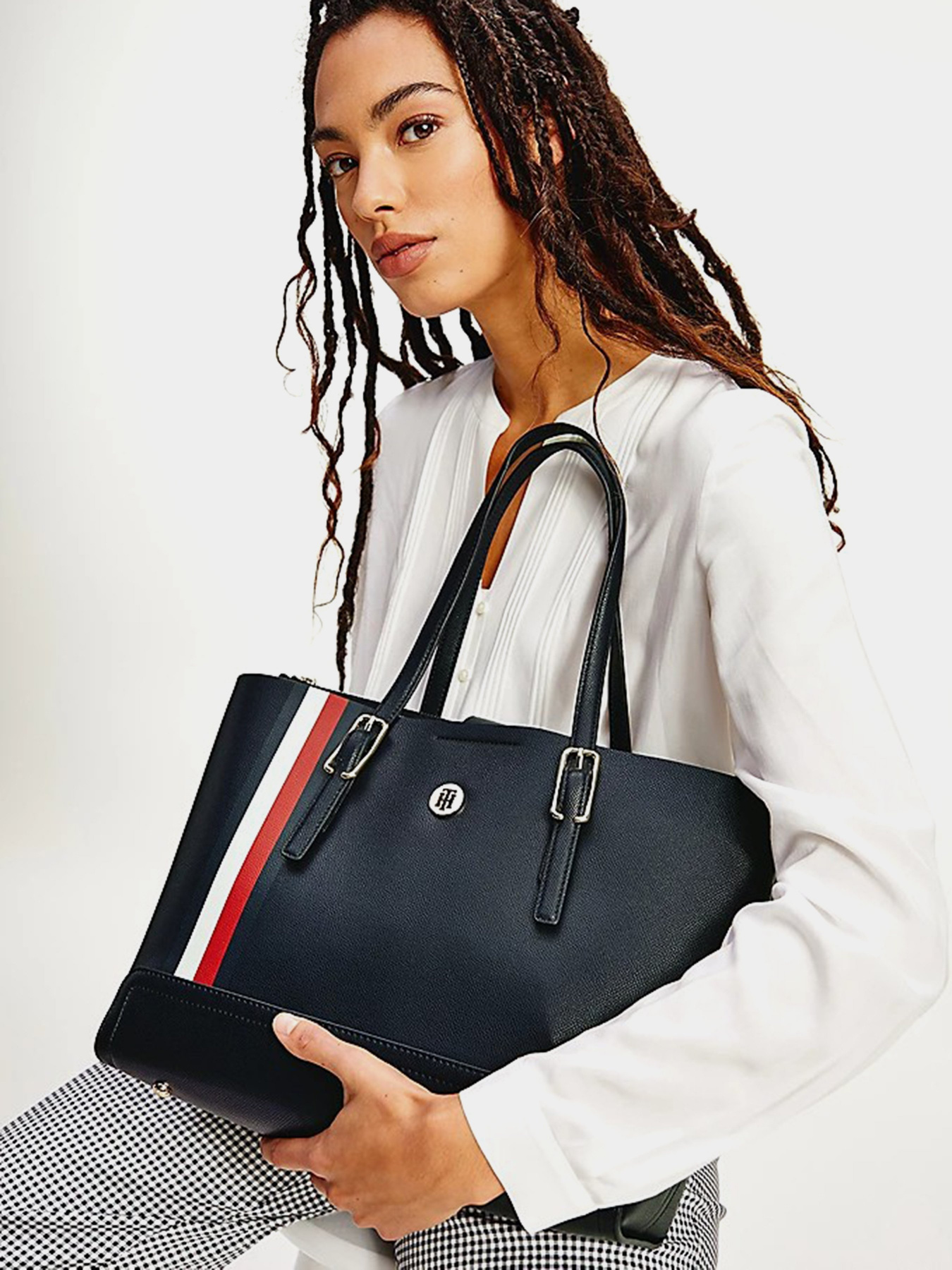 Шопер Tommy Hilfiger модель AW0AW09920-0GY Фото