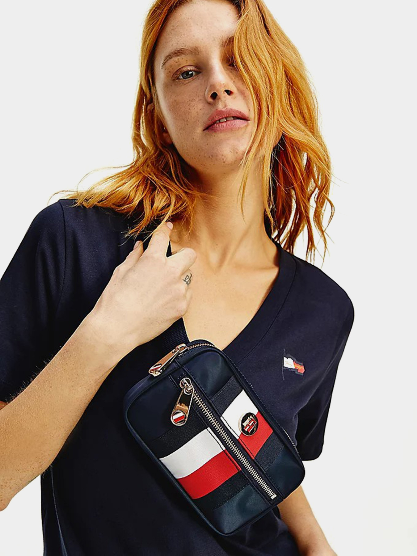 Кросс-боди Tommy Hilfiger Signature модель AW0AW10027-DW5 Фото