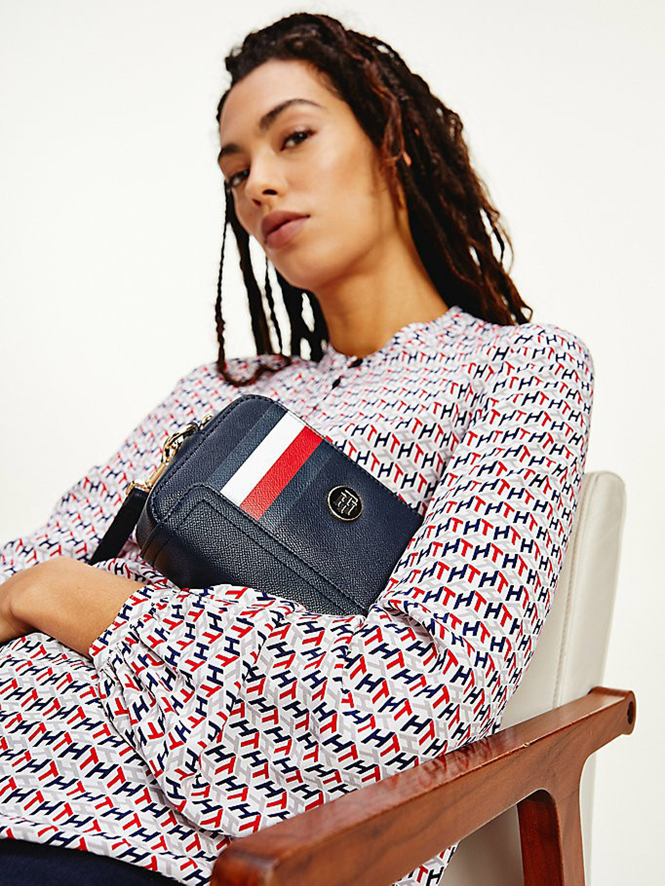 Крос-боді Tommy Hilfiger модель AW0AW10042-DW5 Крос-боді Tommy Hilfiger модель AW0AW10042-DW5 Фото