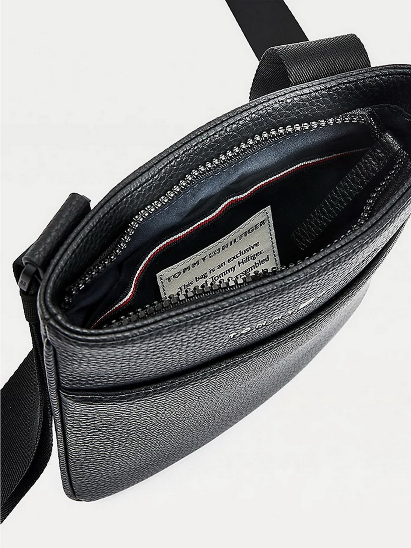 Мессенджер Tommy Hilfiger модель AM0AM07798-BDS Фото