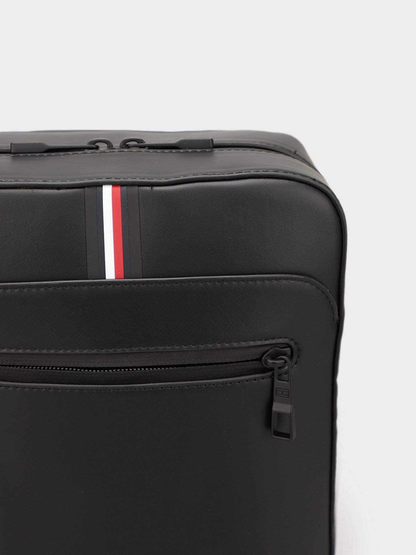 Мессенджер Tommy Hilfiger модель AM0AM07788-BDS Фото