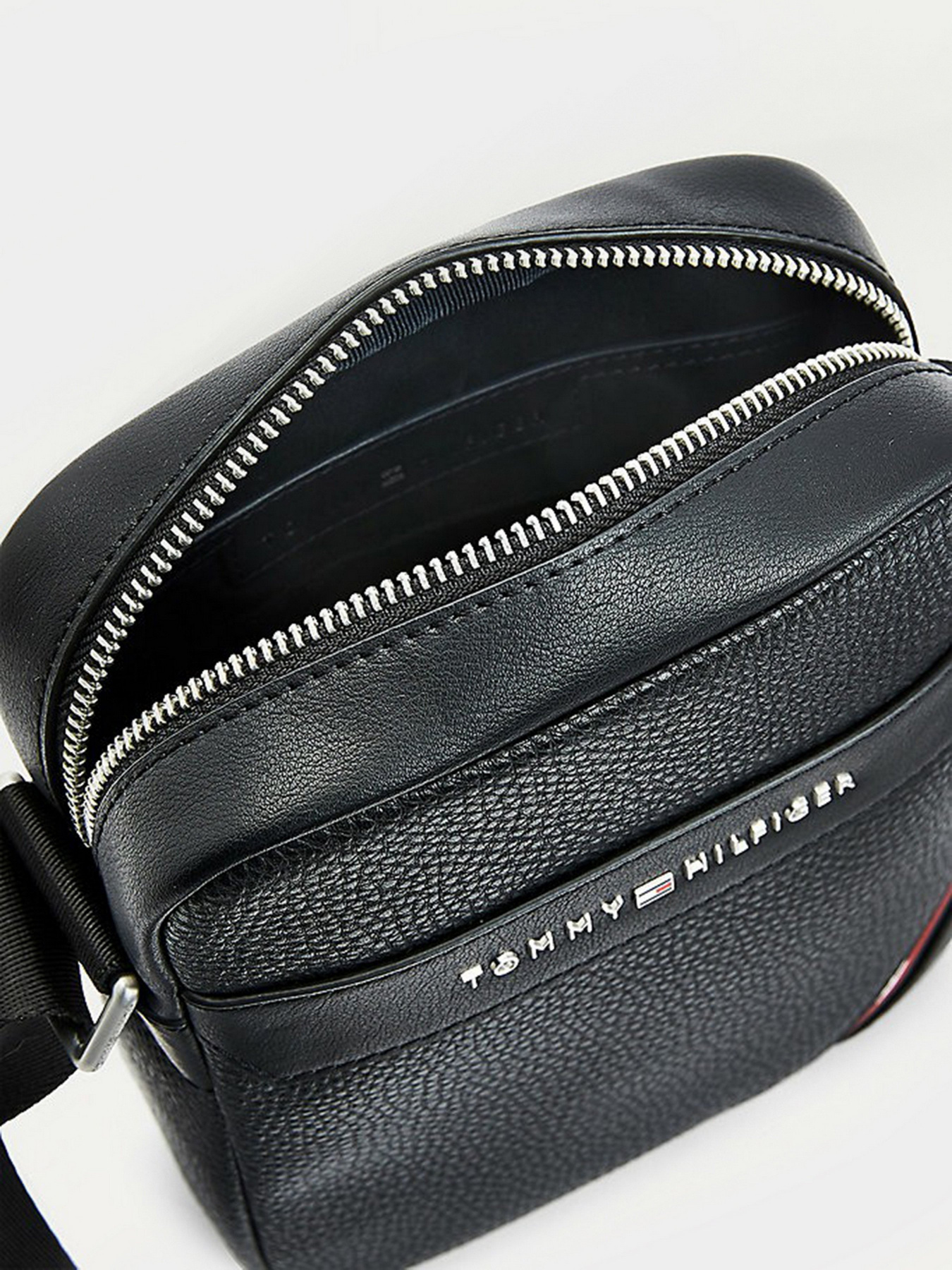 Мессенджер Tommy Hilfiger модель AM0AM07781-BDS Фото