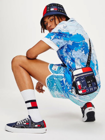 Панама Tommy Hilfiger Badge Repeat Logo модель AM0AM07534-0GY Фото