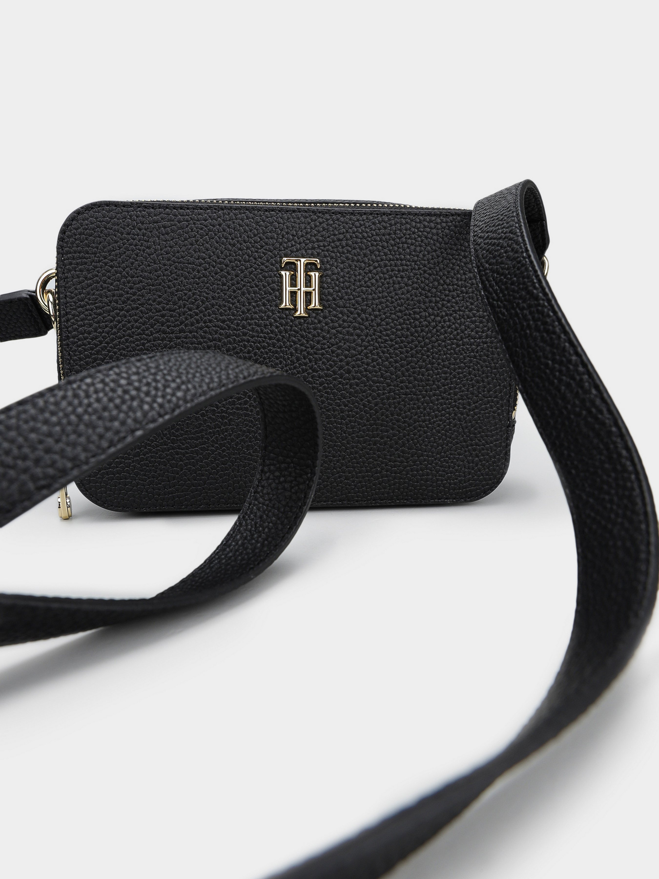 Кросс-боди Tommy Hilfiger модель AW0AW10957-BDS Фото