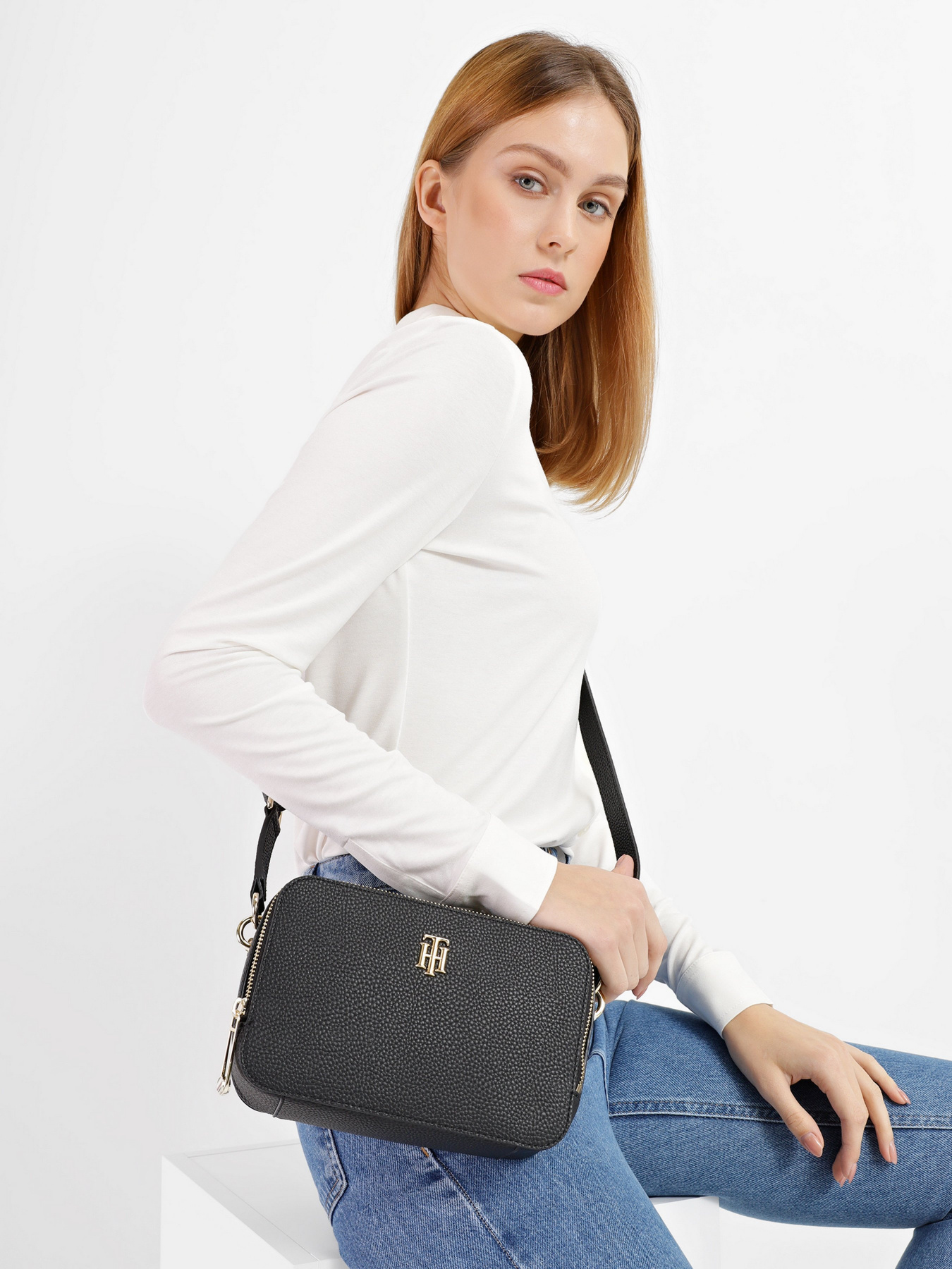 Кросс-боди Tommy Hilfiger модель AW0AW10957-BDS Фото