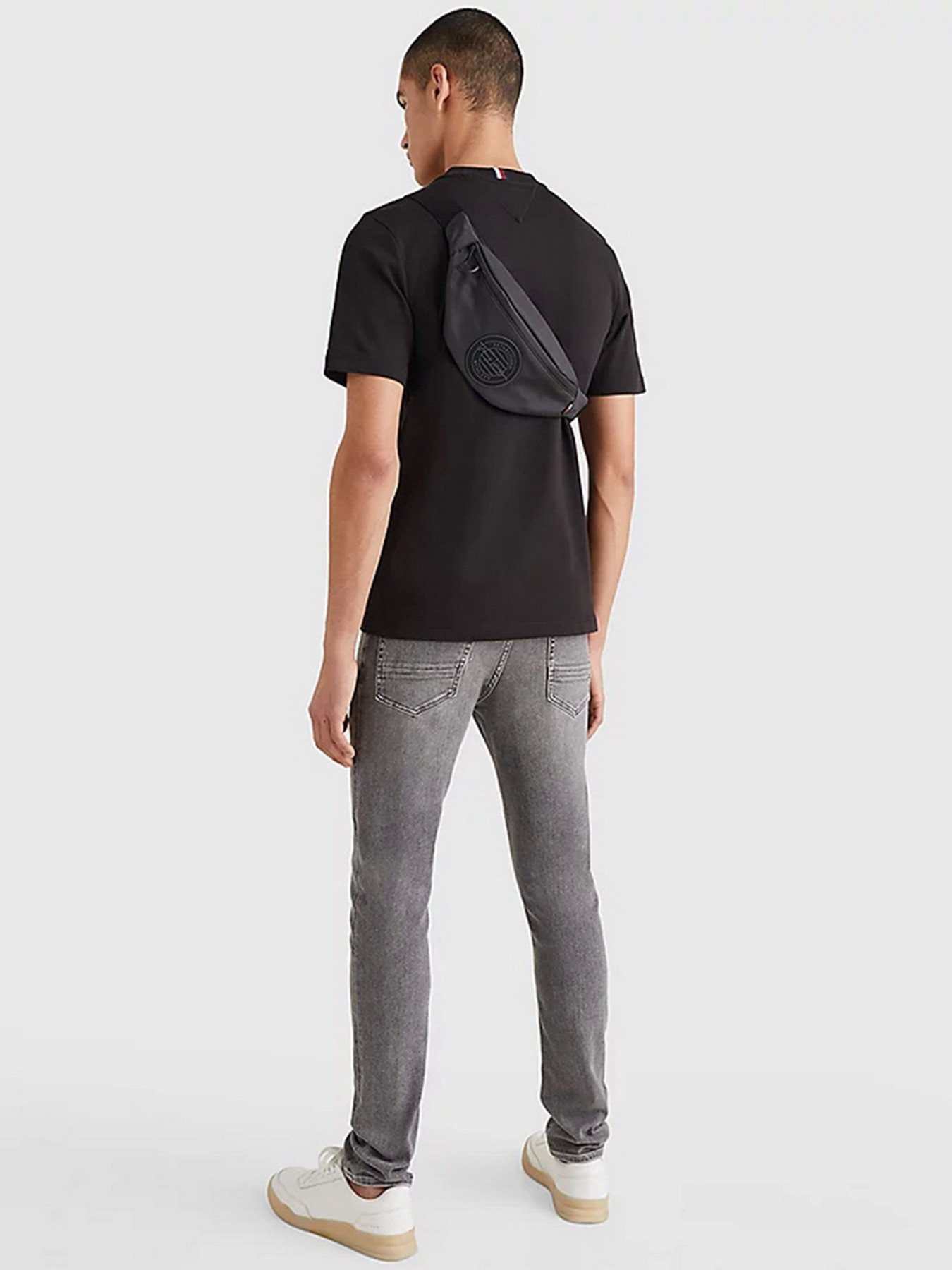 Поясна сумка Tommy Hilfiger модель AM0AM08106-BDS Поясна сумка Tommy Hilfiger модель AM0AM08106-BDS Фото