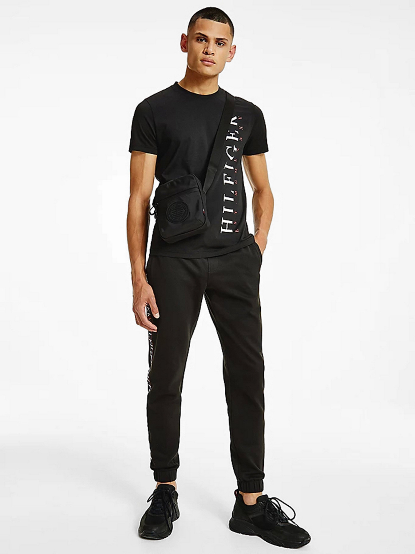 Мессенджер Tommy Hilfiger модель AM0AM08107-BDS Фото