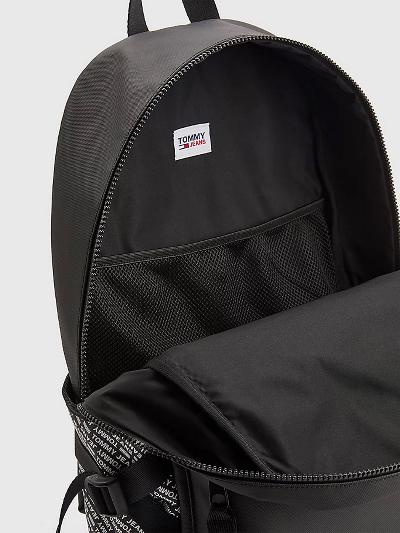 Рюкзаки Tommy Hilfiger Essential модель AM0AM08833-BDS Рюкзаки Tommy Hilfiger Essential модель AM0AM08833-BDS Фото