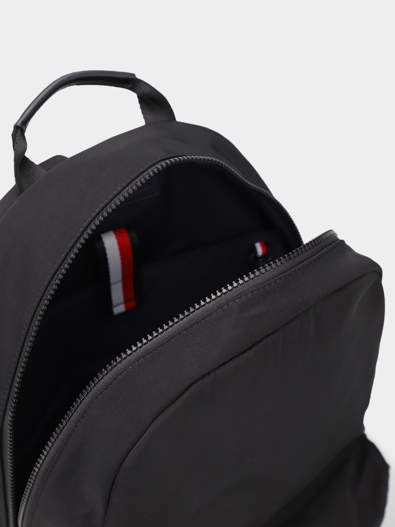 Рюкзаки Tommy Hilfiger ESTABLISHED модель AM0AM09272-BDS Рюкзаки Tommy Hilfiger ESTABLISHED модель AM0AM09272-BDS Фото