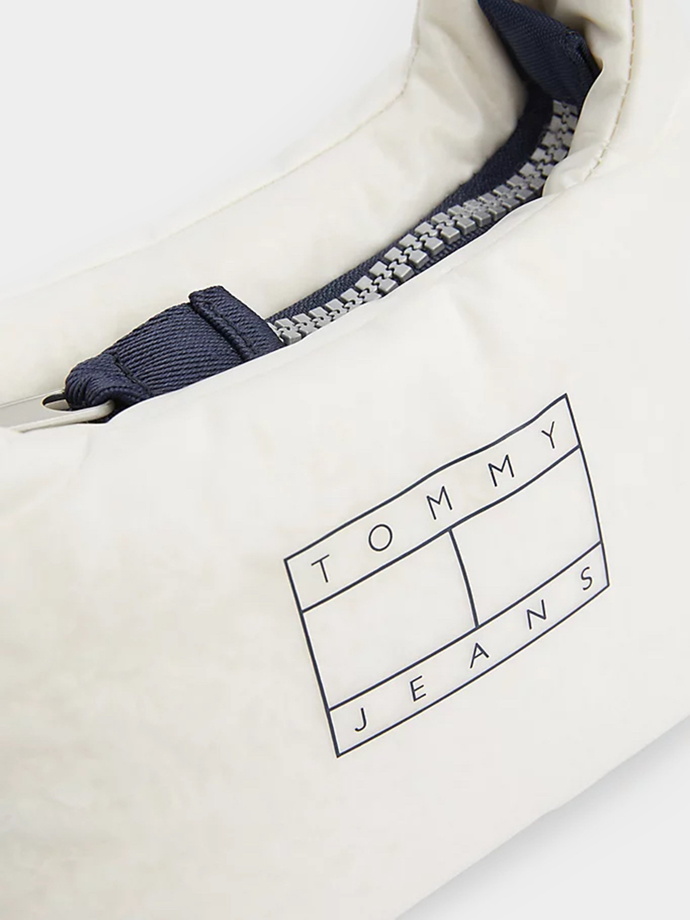 Сумка Tommy Hilfiger HERITAGE модель AW0AW12558-0K4 Фото