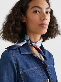 Платок Tommy Hilfiger модель AW0AW12174-0GZ Фото